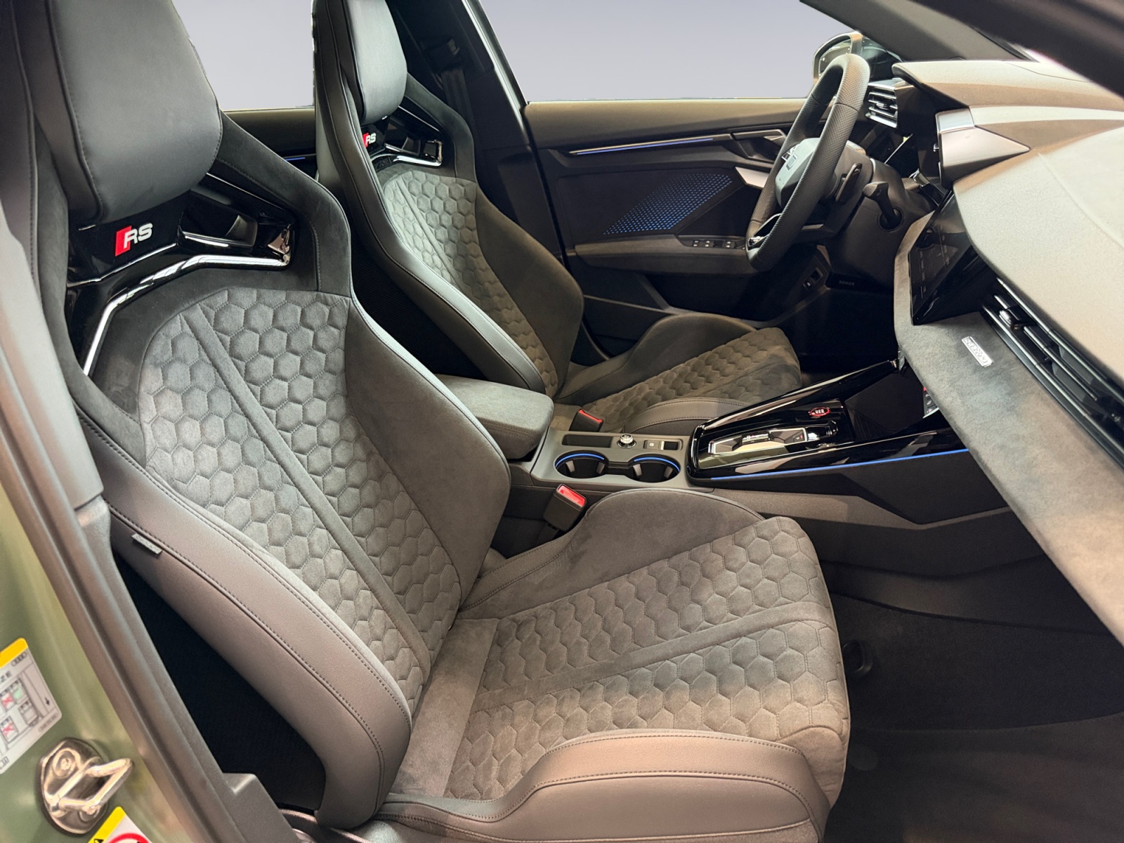AUDI RS3 Limousine 2.5 TSI quattro S-tronic-image-12