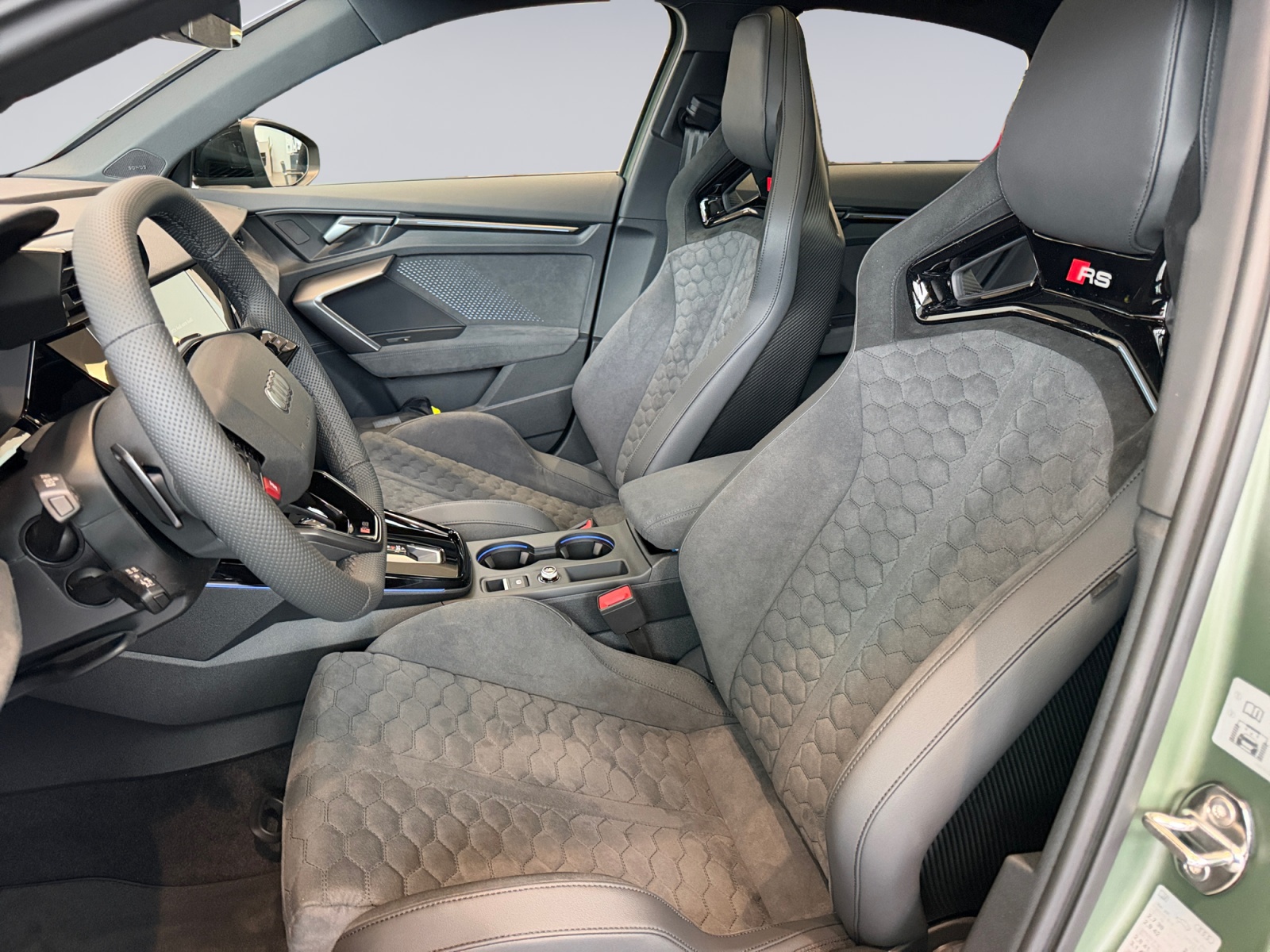 AUDI RS3 Limousine 2.5 TSI quattro S-tronic-image-6