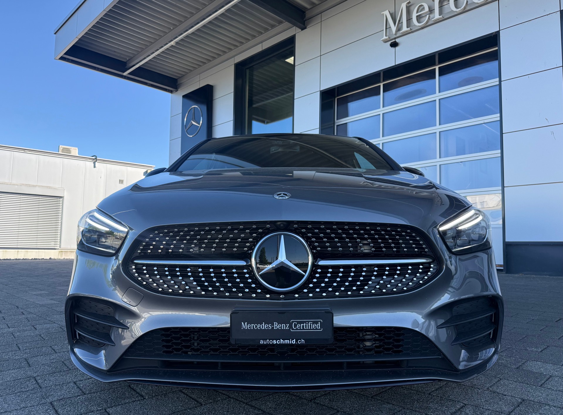 MERCEDES-BENZ B 200 AMG Line 7G-DCT-image-2