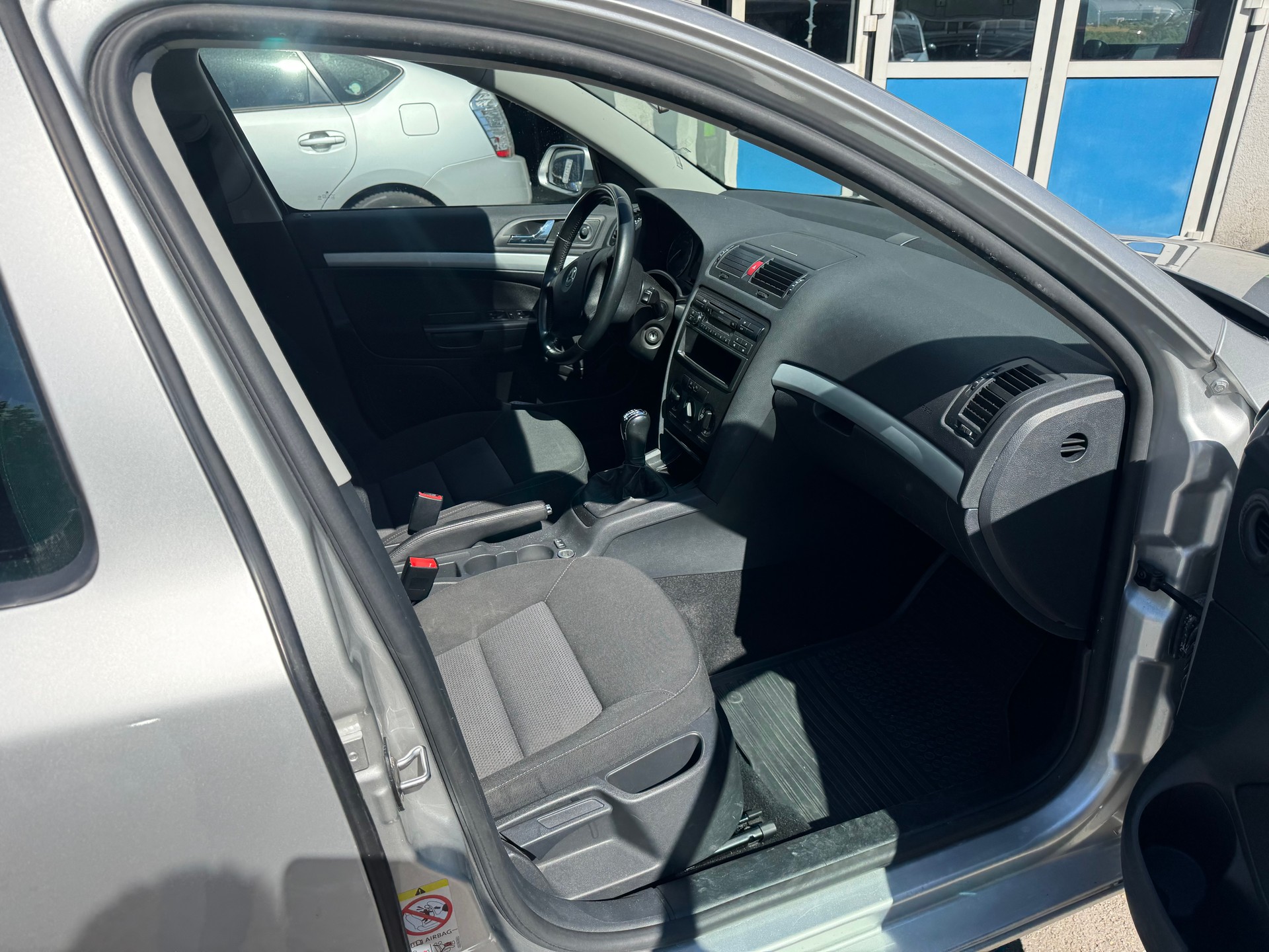 SKODA Octavia 2.0 TDI Ambiente-image-7