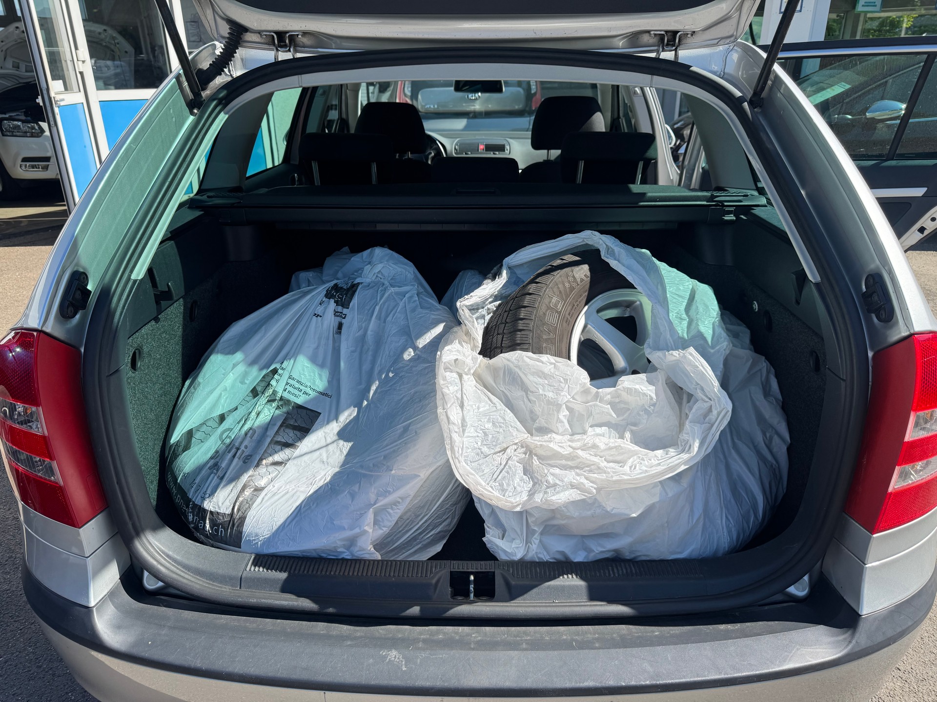 SKODA Octavia 2.0 TDI Ambiente-image-10