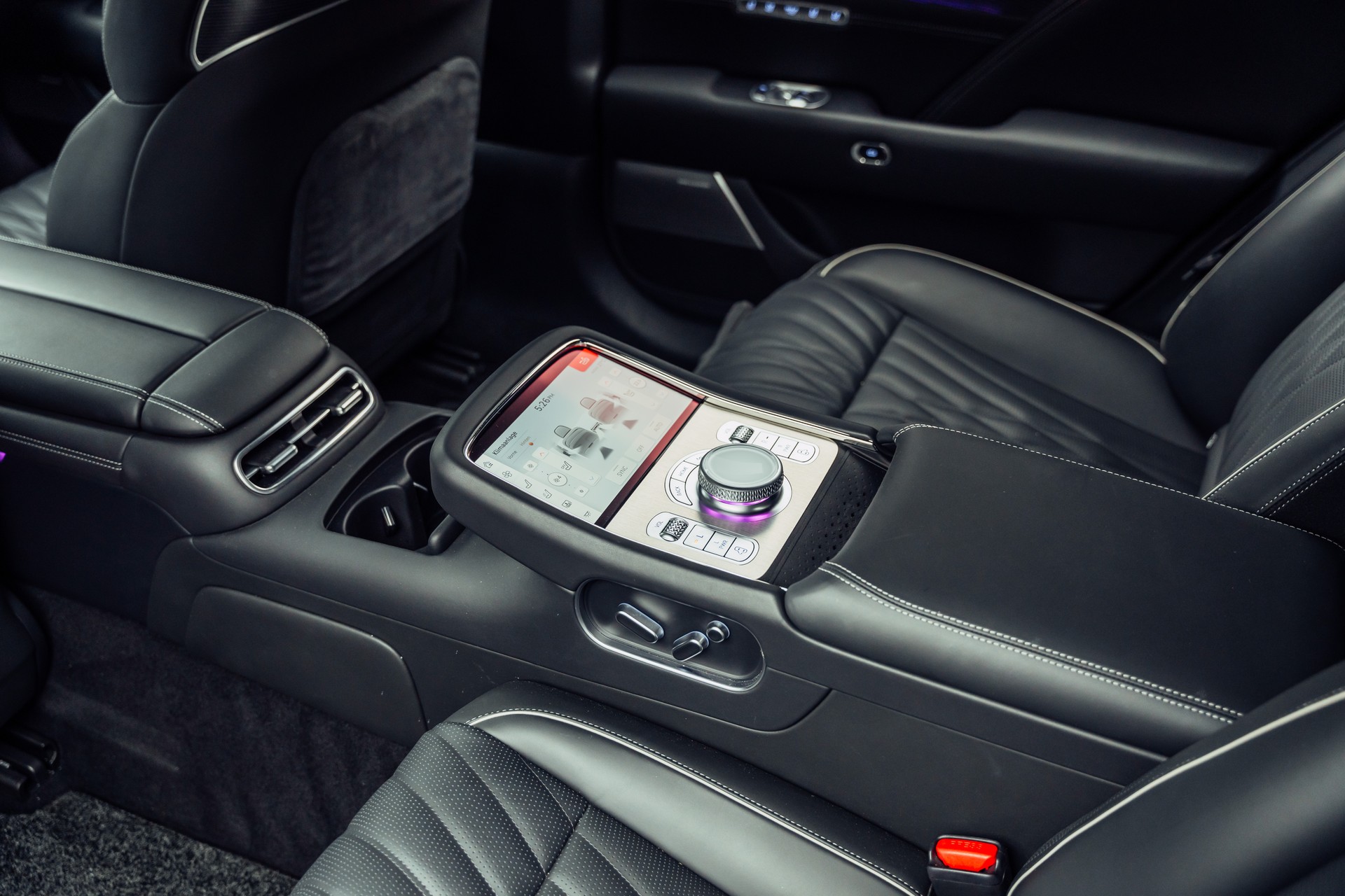 GENESIS G90 Luxury Plus AWD-image-15
