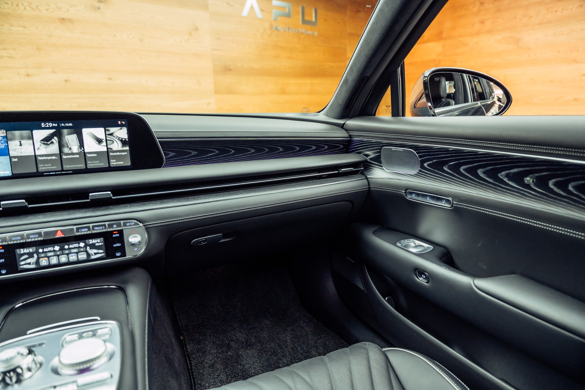 GENESIS G90 Luxury Plus AWD-image-11