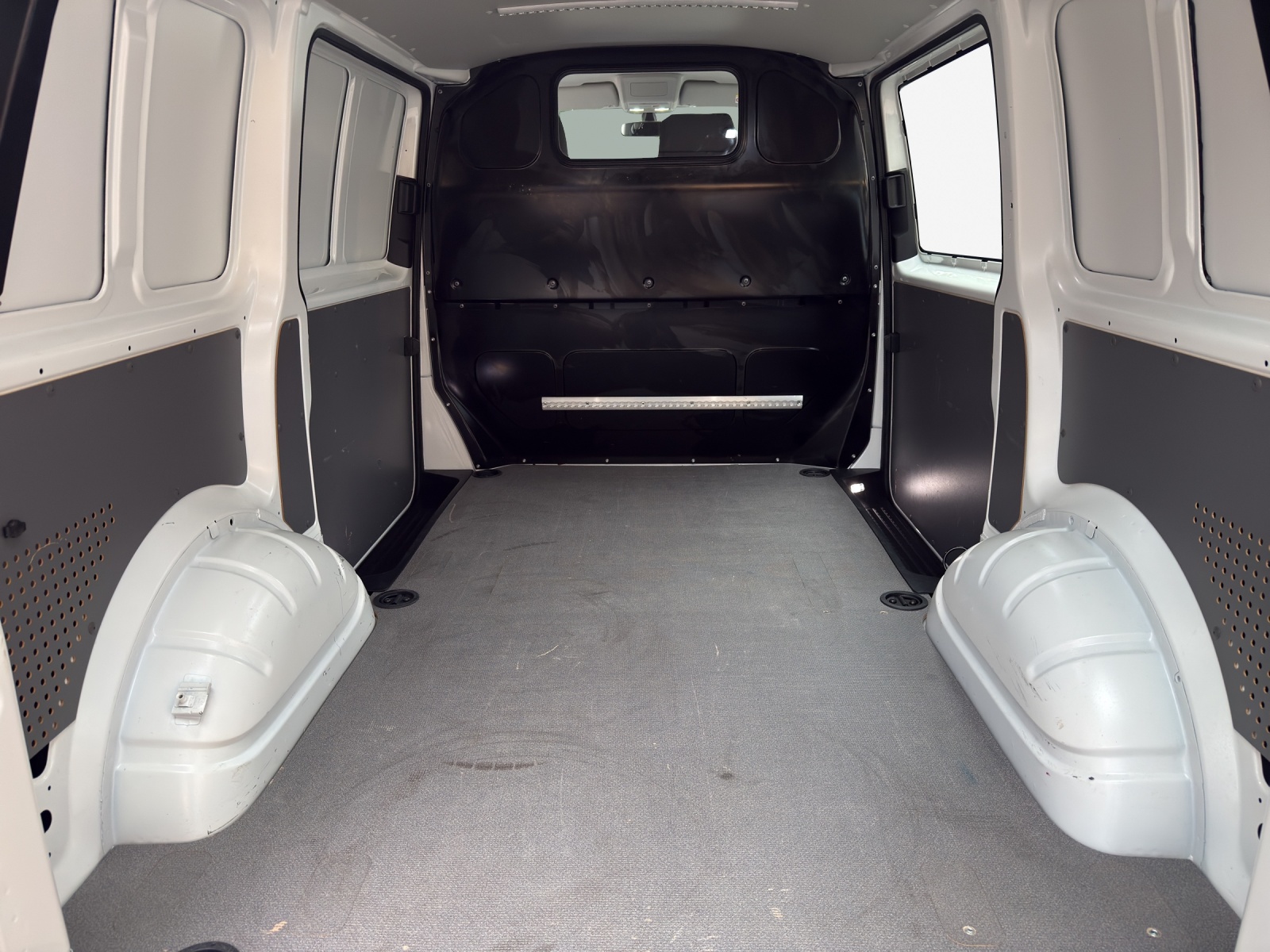 VW T6.1 2.0 TDI-image-12