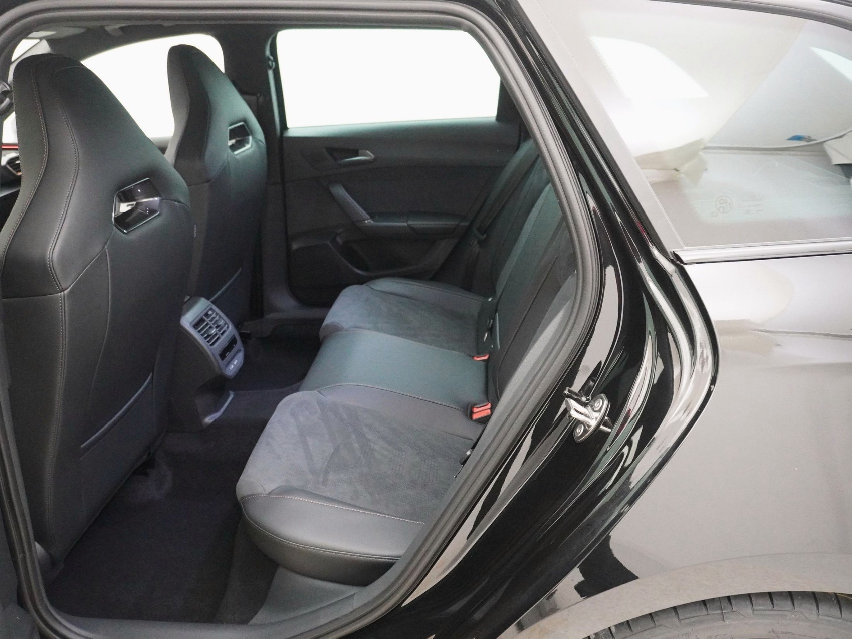CUPRA Leon ST 2.0 TSI VZ 4Drive DSG-image-16