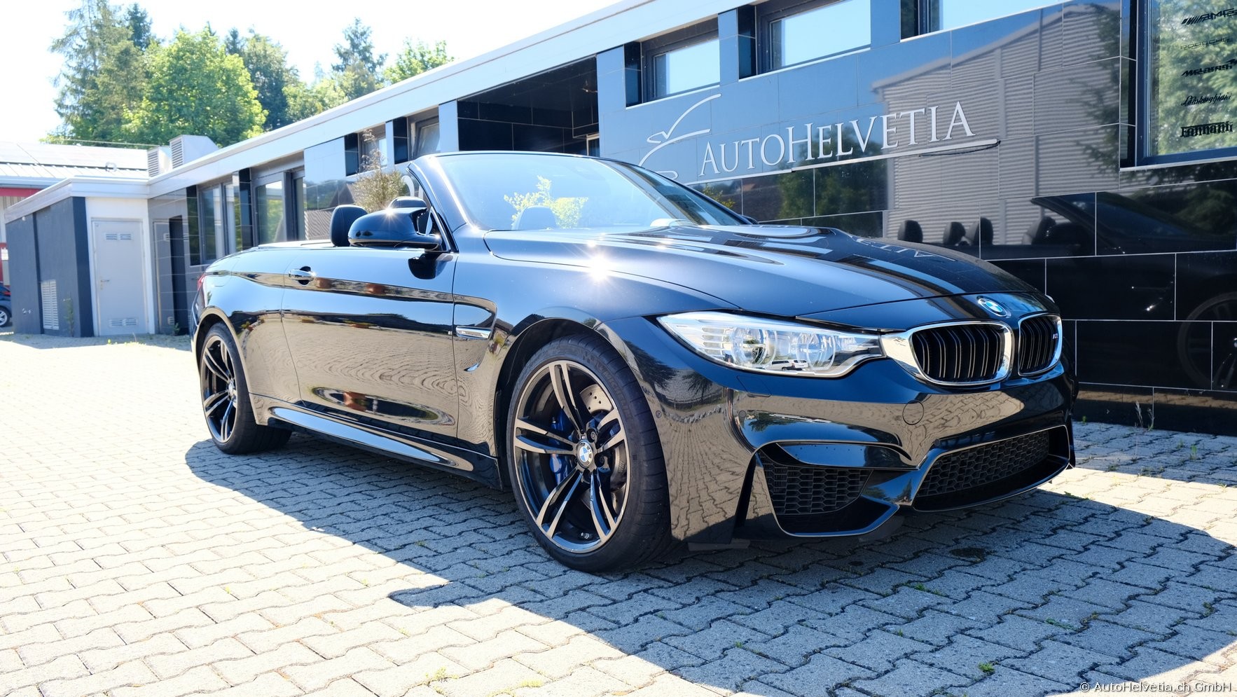 BMW M4 Cabriolet DKG-showroom-element-2