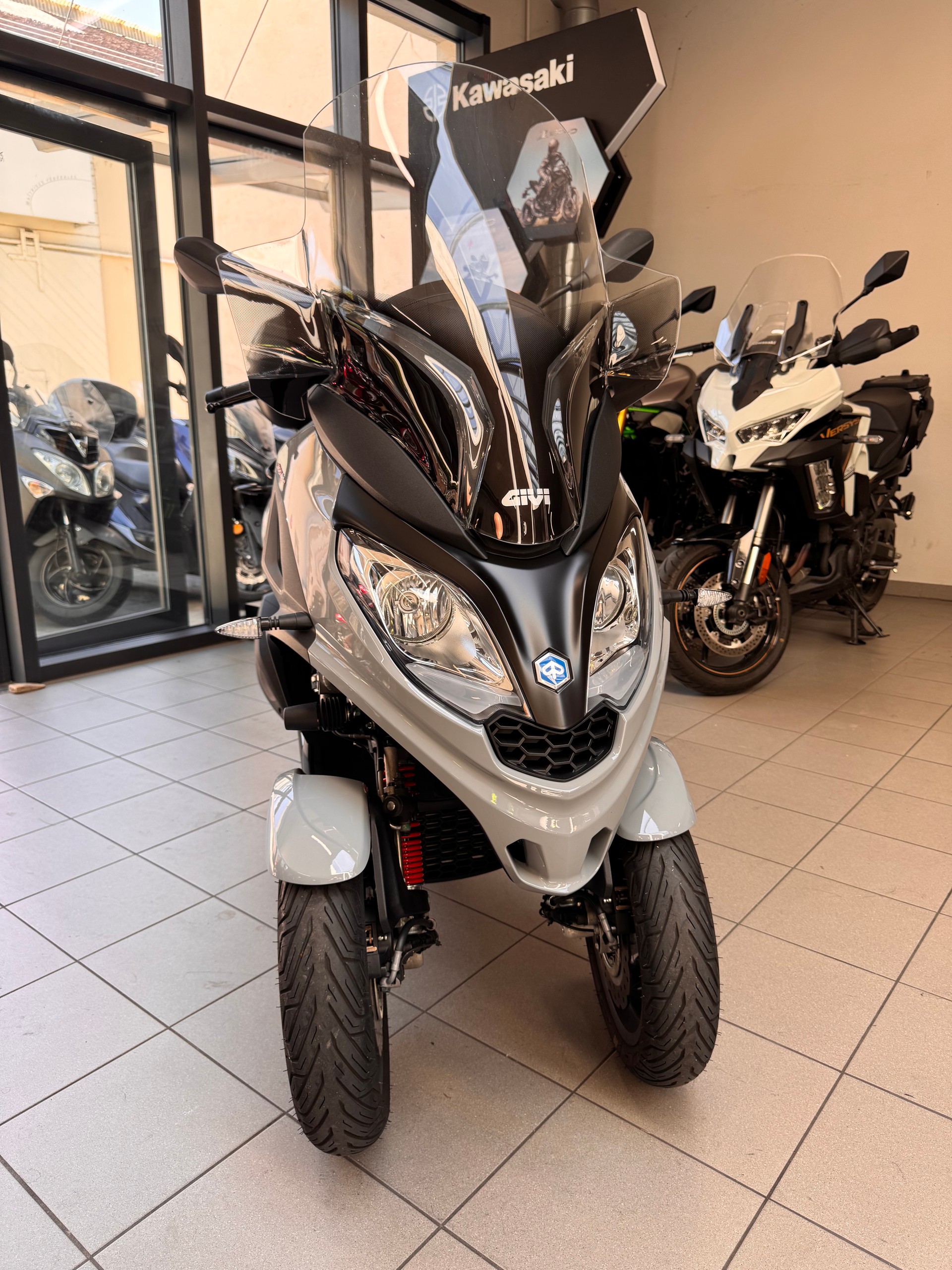 PIAGGIO MP3 300 Sport-image-1