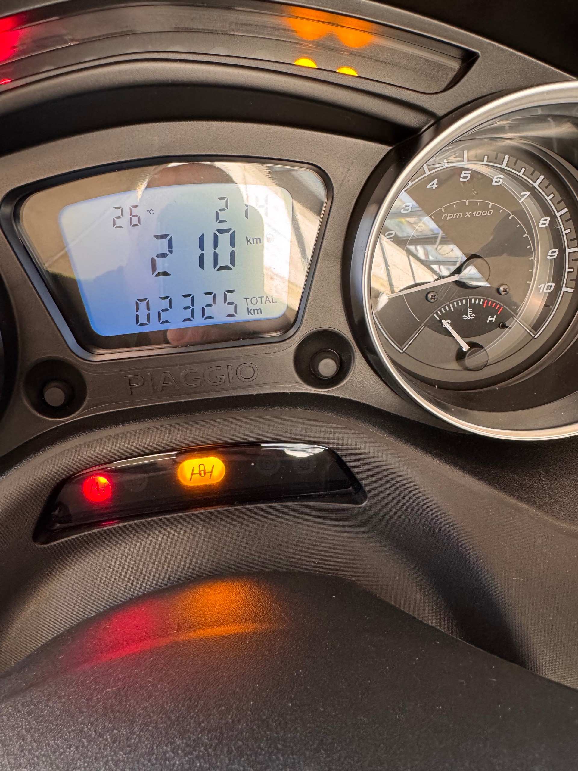PIAGGIO MP3 300 Sport-image-3