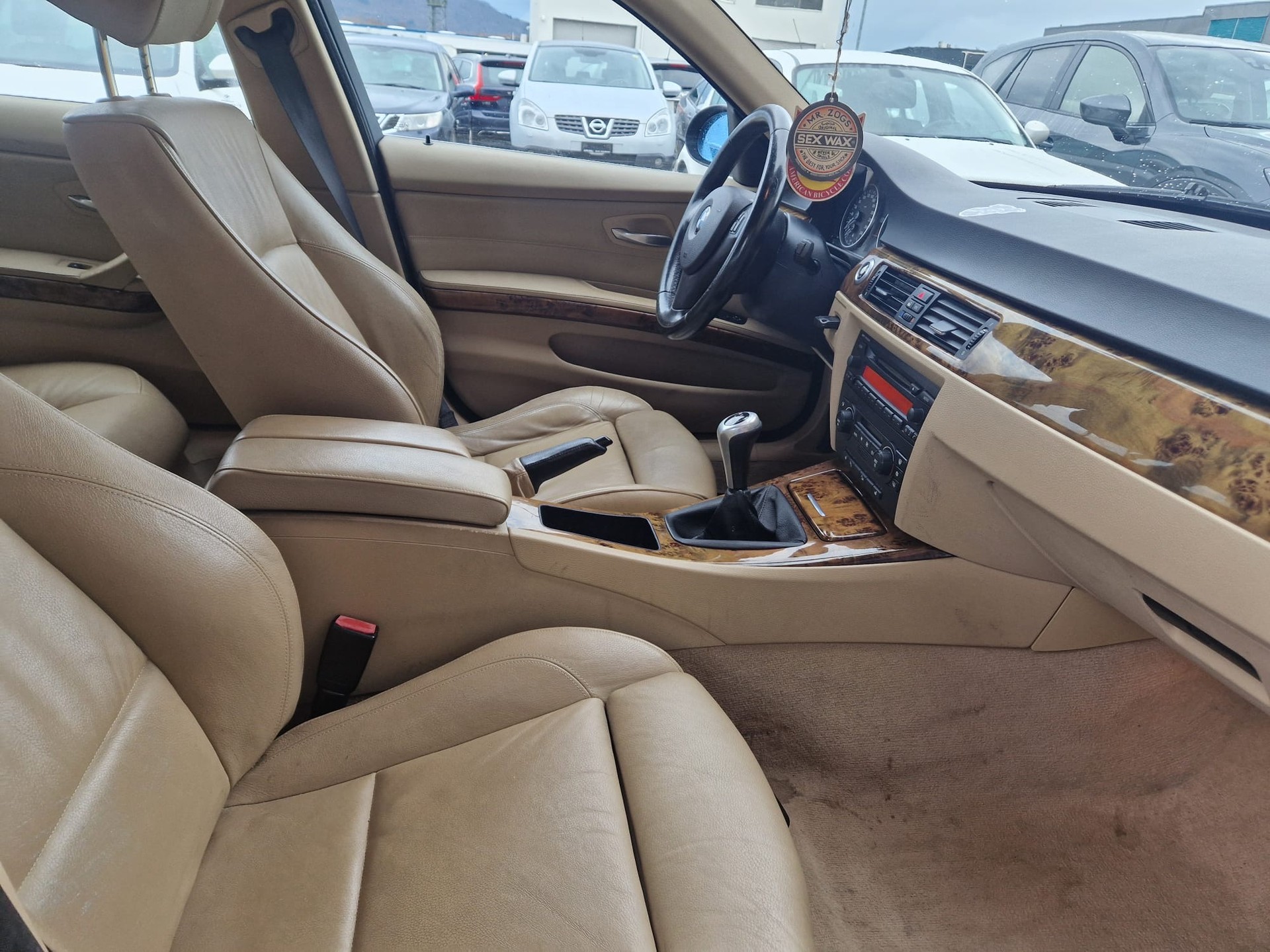 BMW 325xi Touring-image-8