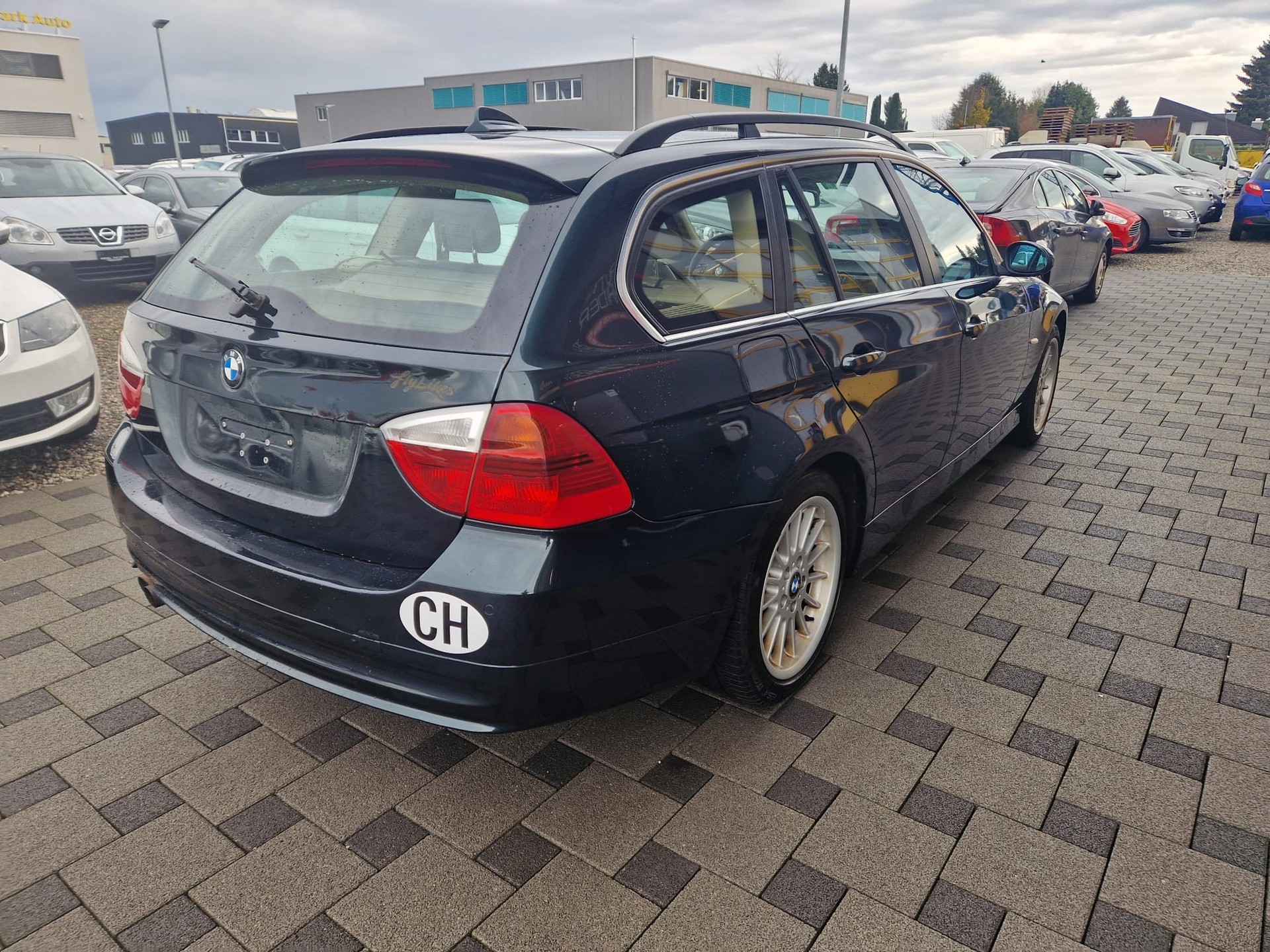 BMW 325xi Touring-image-5