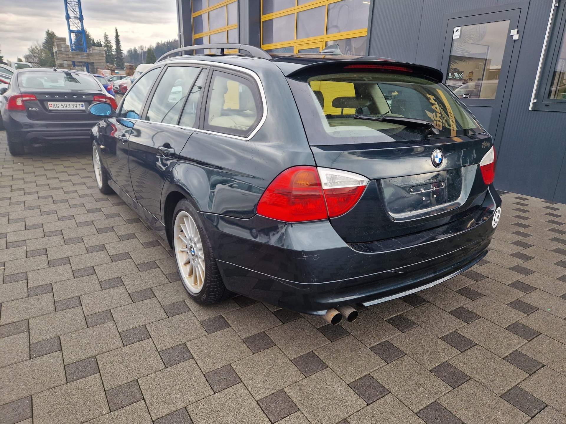BMW 325xi Touring-image-3
