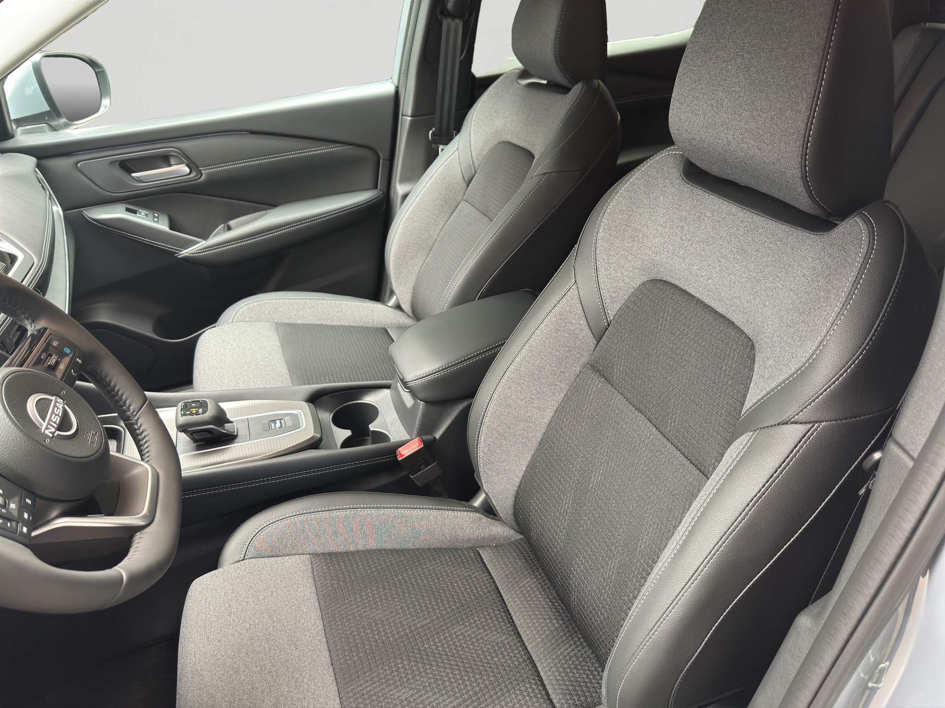 NISSAN Qashqai 1.3 DIG-T MHEV N-Connecta Xtronic-image-5