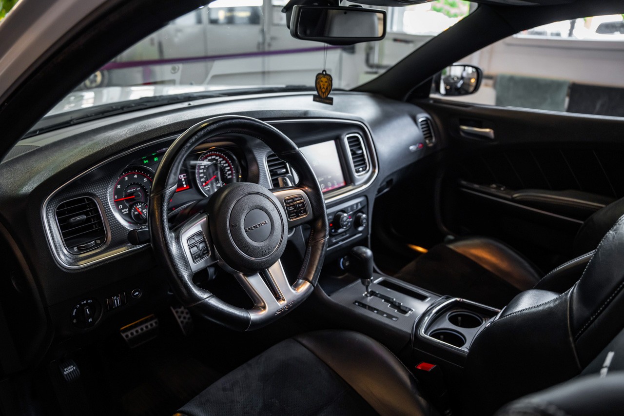 DODGE Charger SRT8-image-12