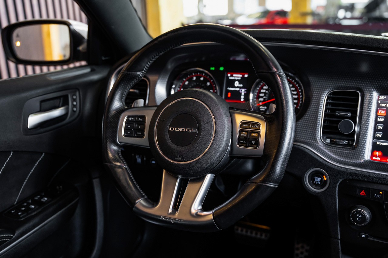 DODGE Charger SRT8-image-30