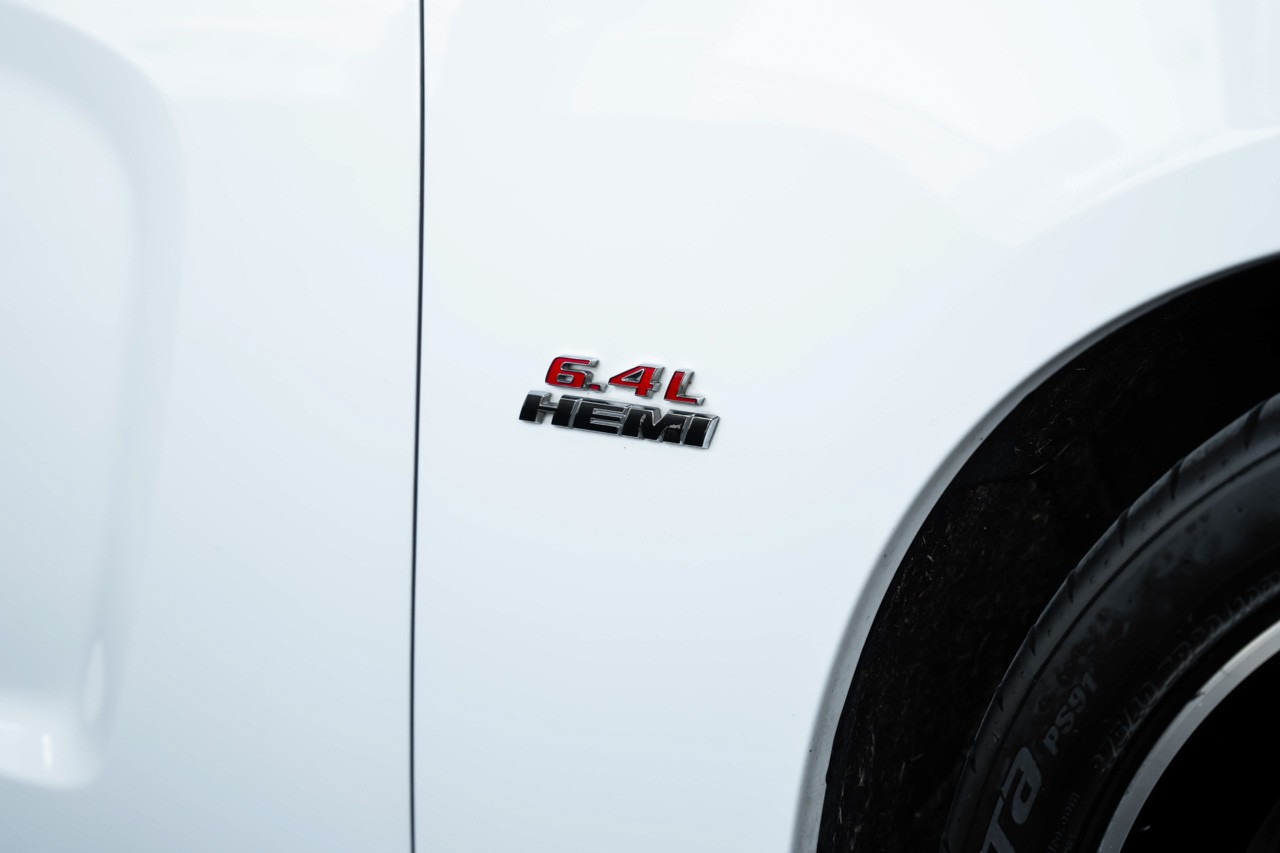 DODGE Charger SRT8-image-34