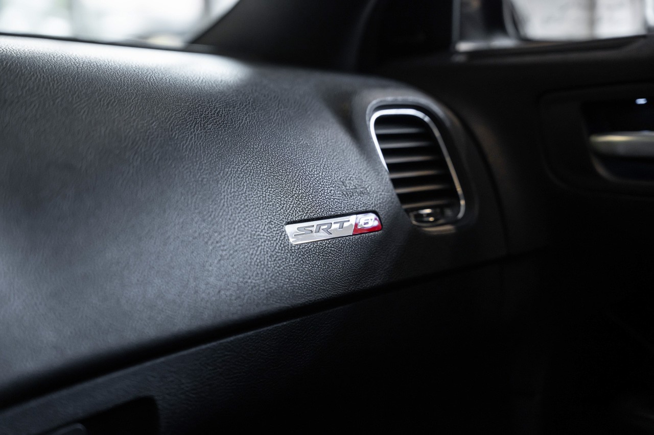 DODGE Charger SRT8-image-33