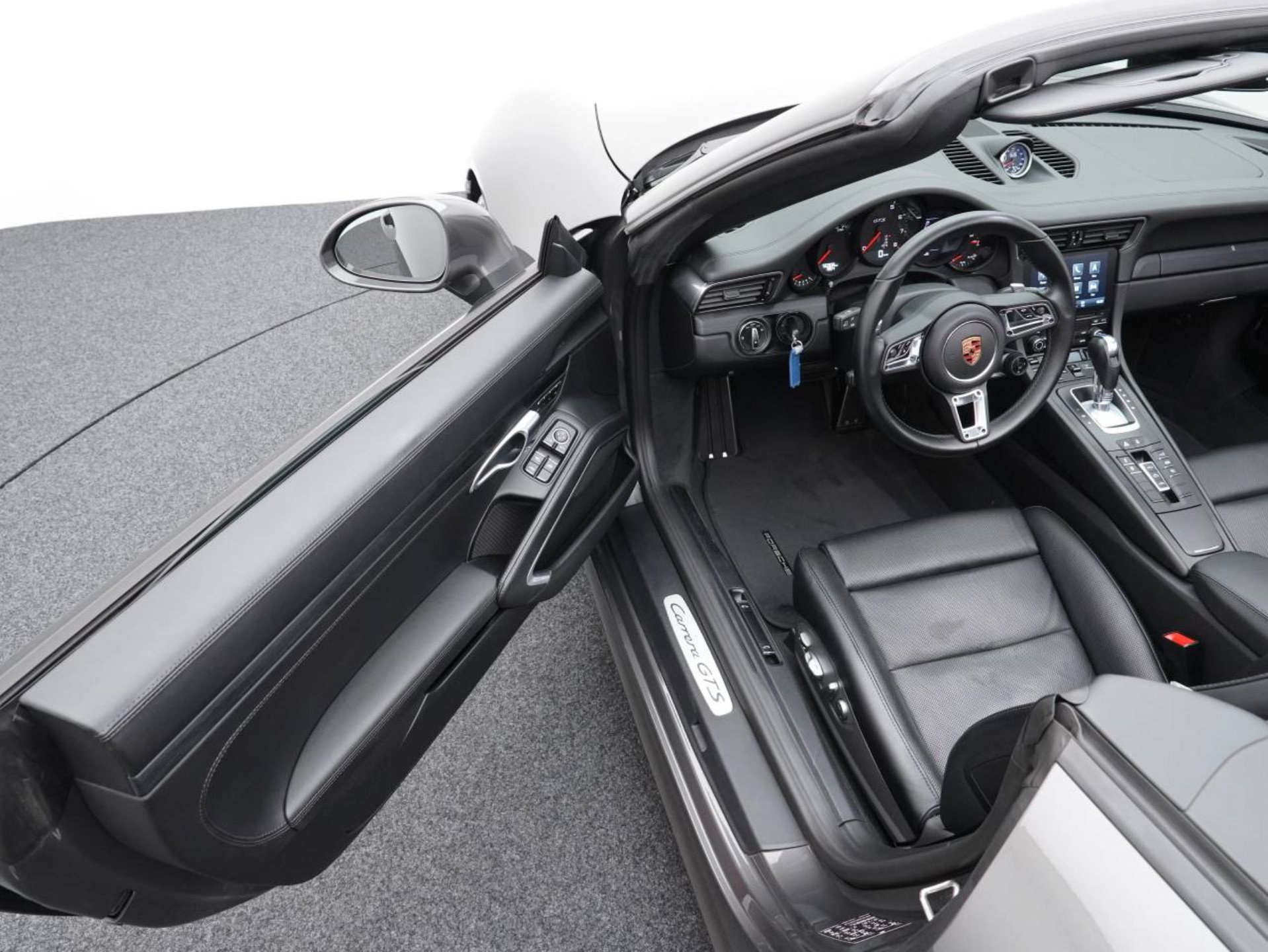PORSCHE 911 Carrera GTS Cabriolet-image-3