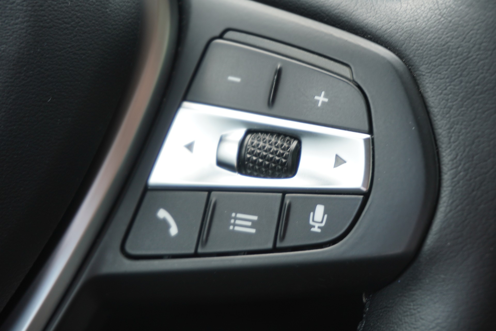 BMW 320d xDrive 48V Touring Steptronic-image-17