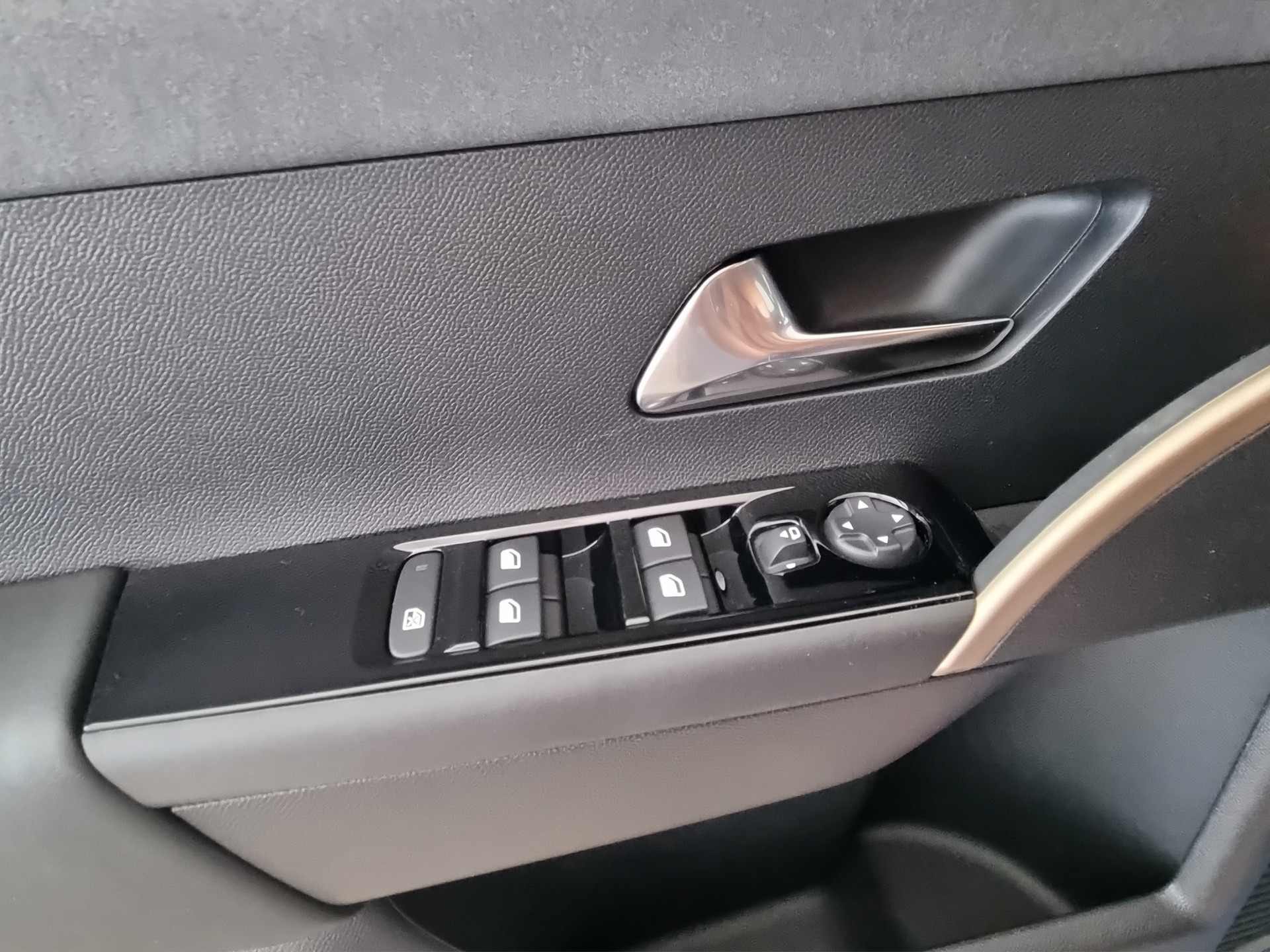 LANCIA Ypsilon Elektro 156 LX-image-11