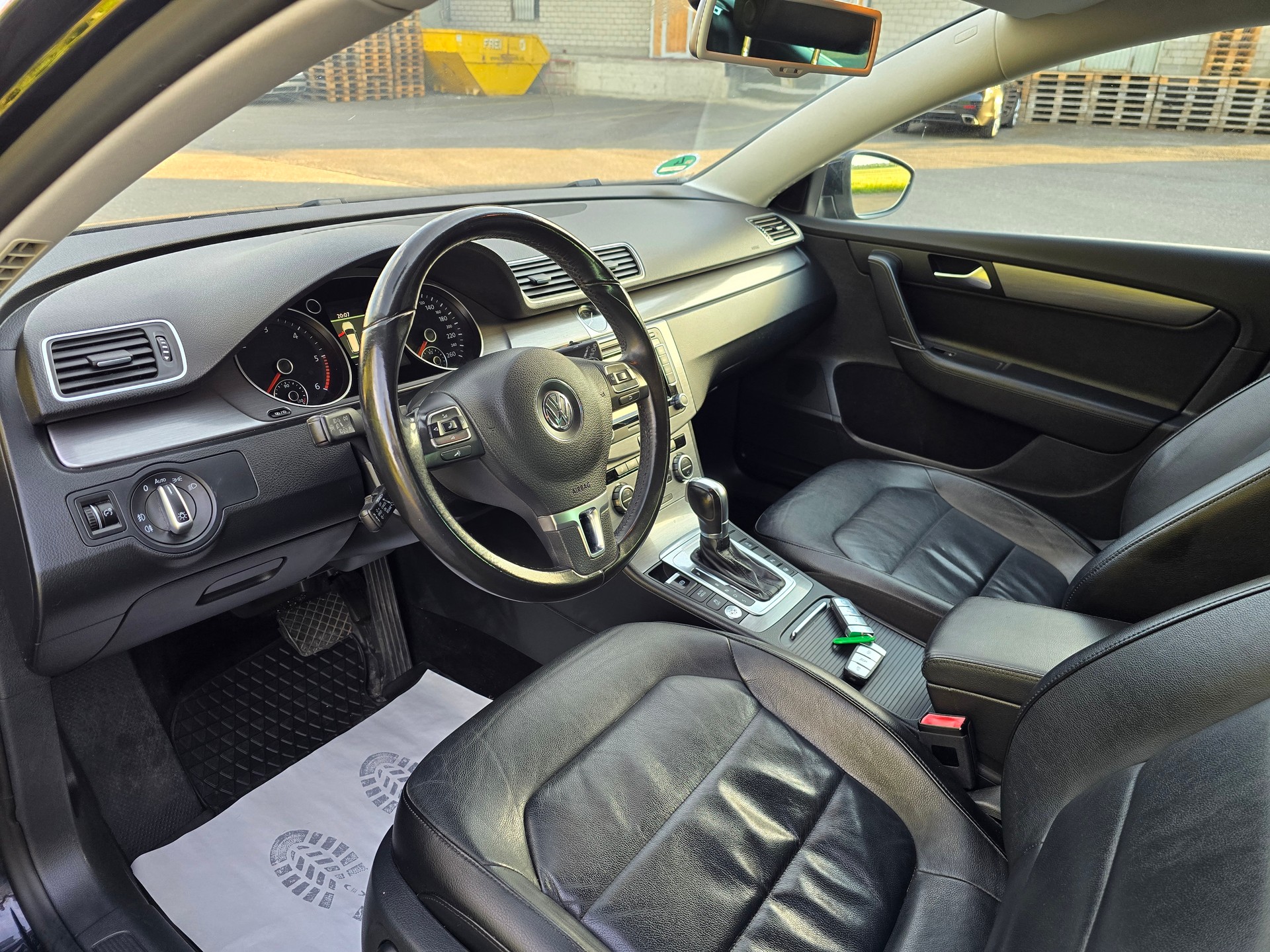 VW Passat Variant 2.0 TDI BMT Design DSG-image-11