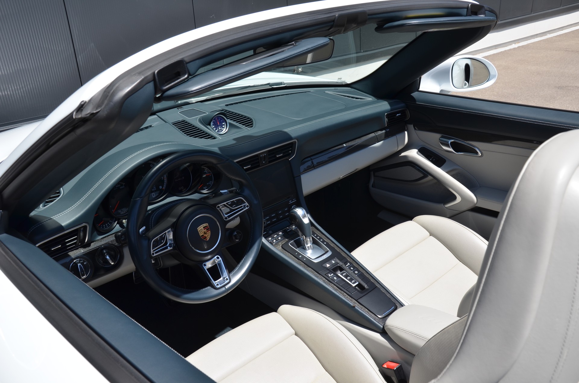 PORSCHE 991.2 Turbo S Cabrio PDK-image-11