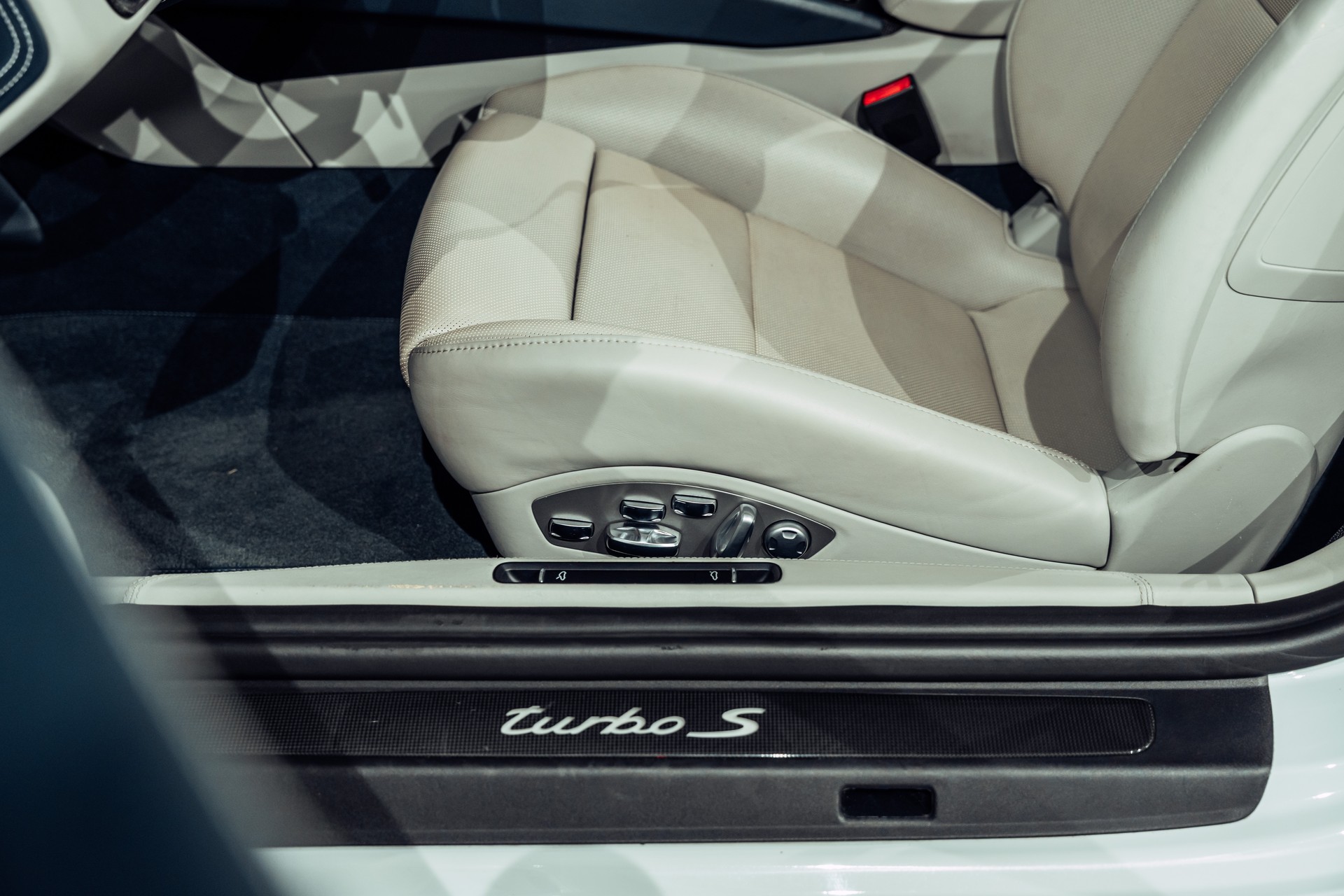 PORSCHE 991.2 Turbo S Cabrio PDK-image-13