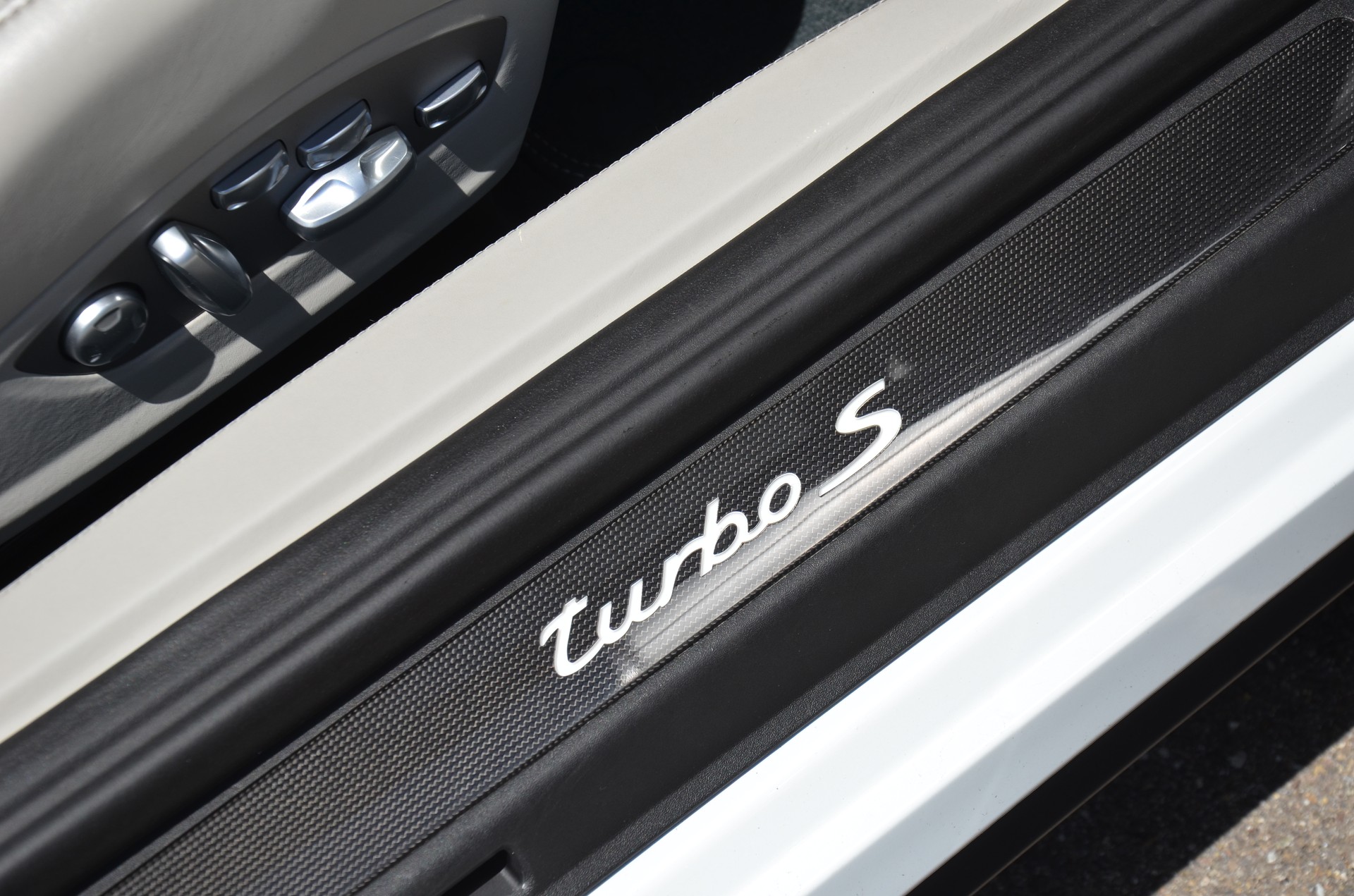 PORSCHE 991.2 Turbo S Cabrio PDK-image-17