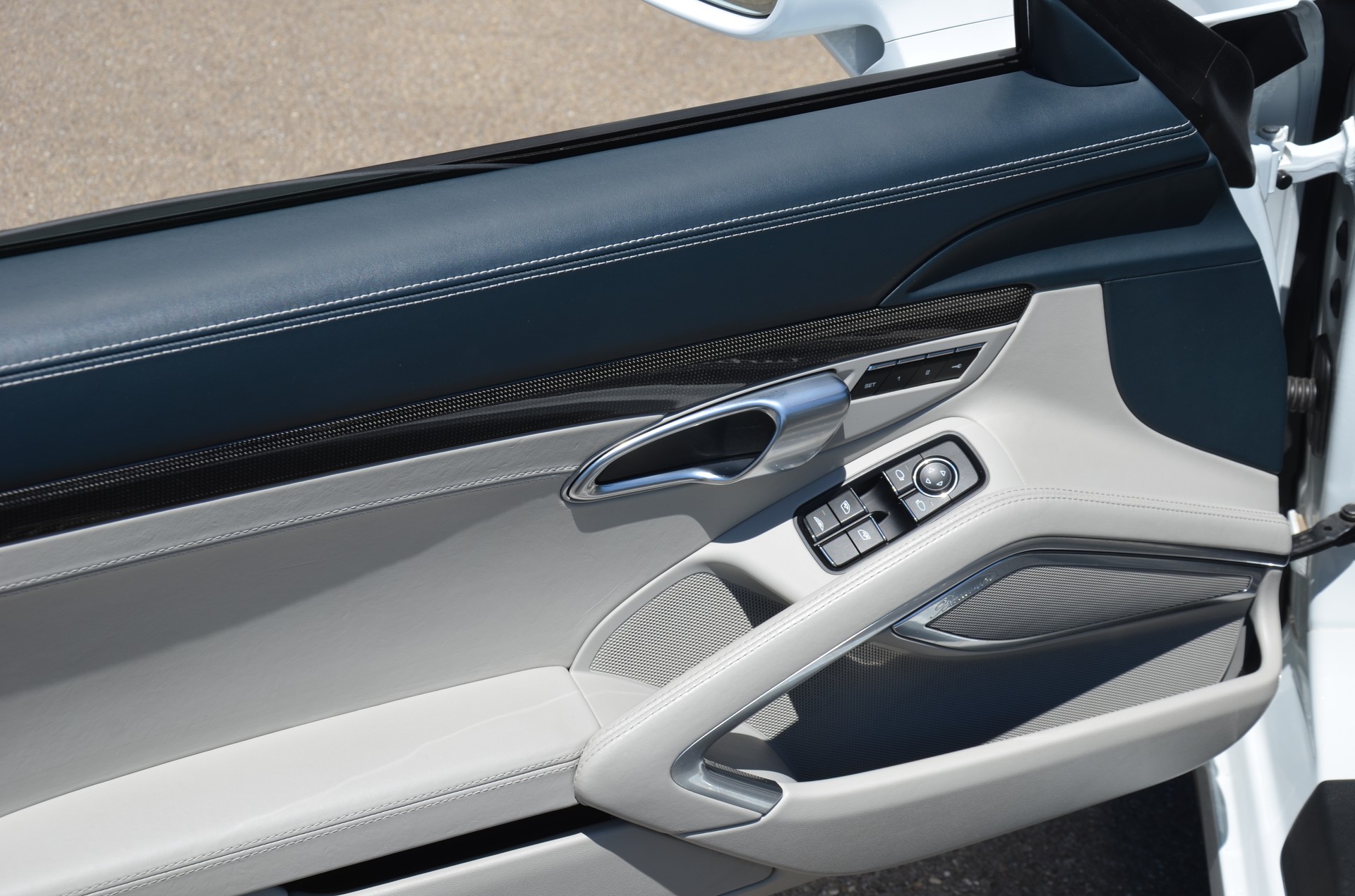 PORSCHE 991.2 Turbo S Cabrio PDK-image-13