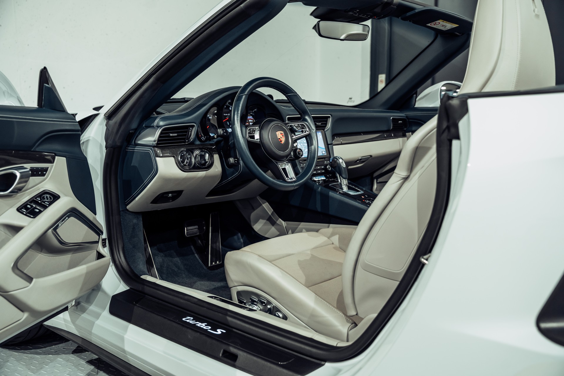 PORSCHE 991.2 Turbo S Cabrio PDK-image-21