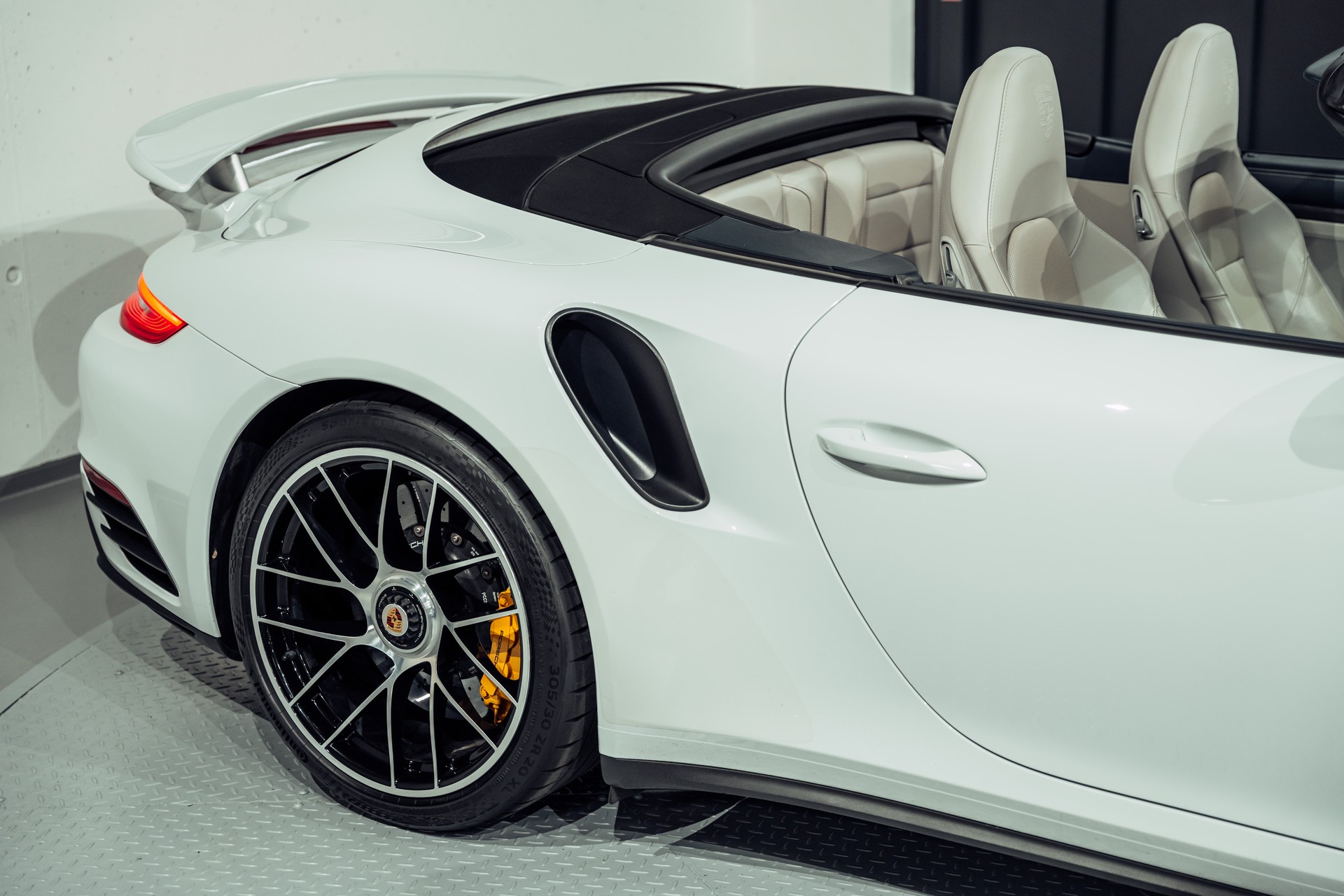 PORSCHE 991.2 Turbo S Cabrio PDK-image-11