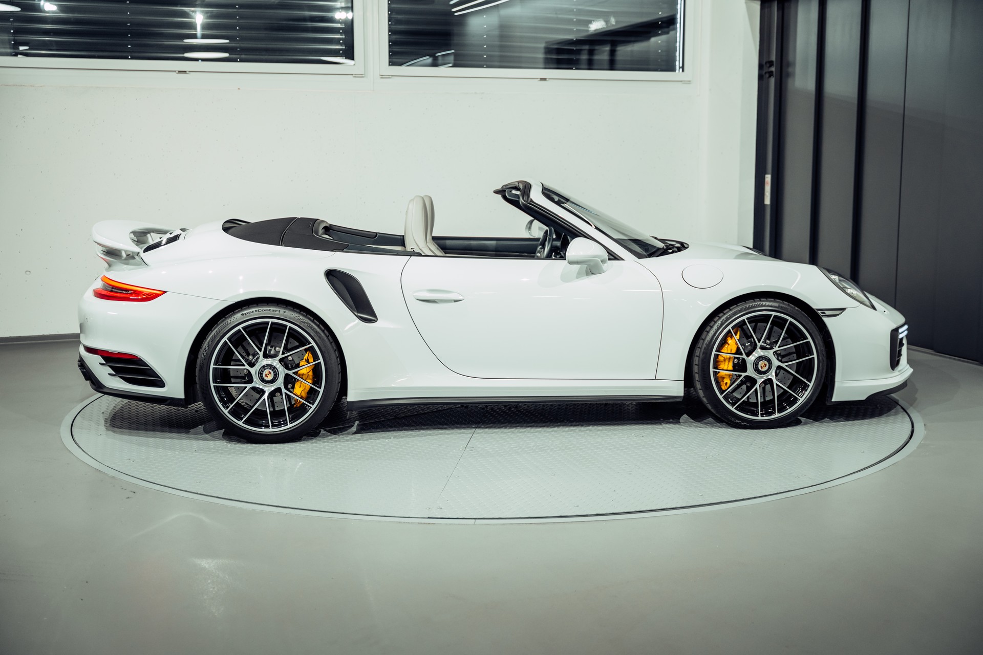 PORSCHE 991.2 Turbo S Cabrio PDK-image-5
