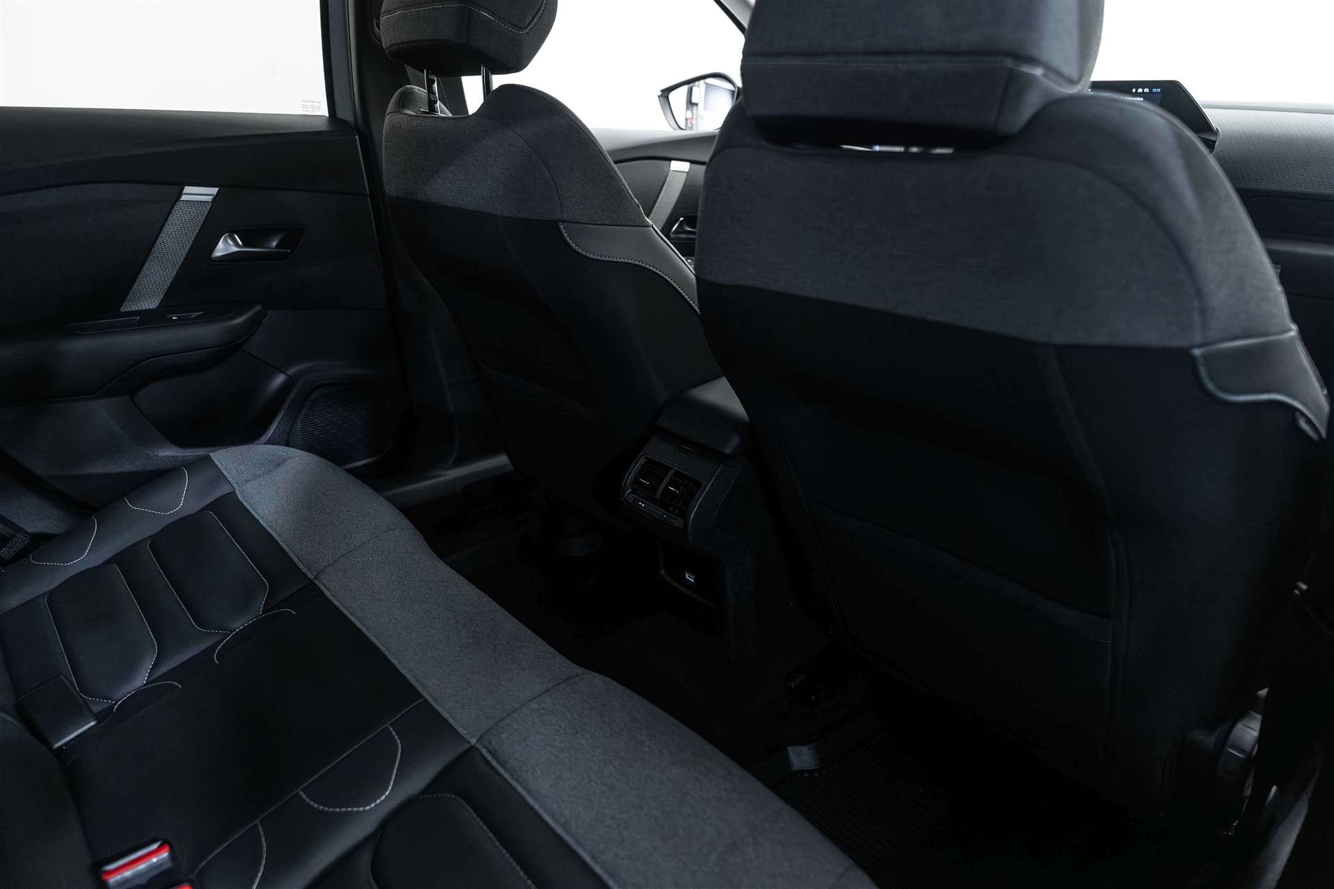 CITROEN C4 1.2 PureTech 130 Shine EAT8-Automat-image-12
