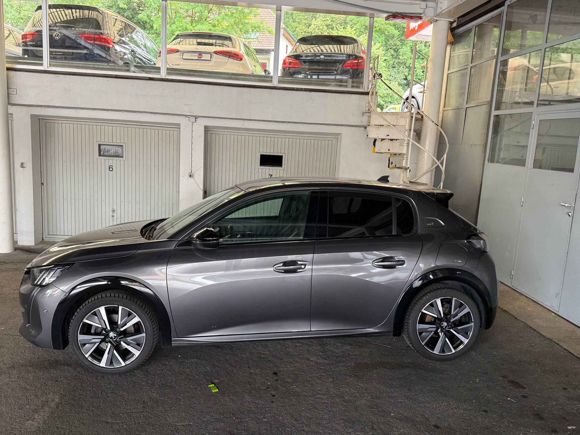 PEUGEOT 208 1.2 PureTech GT Pack EAT8-image-3