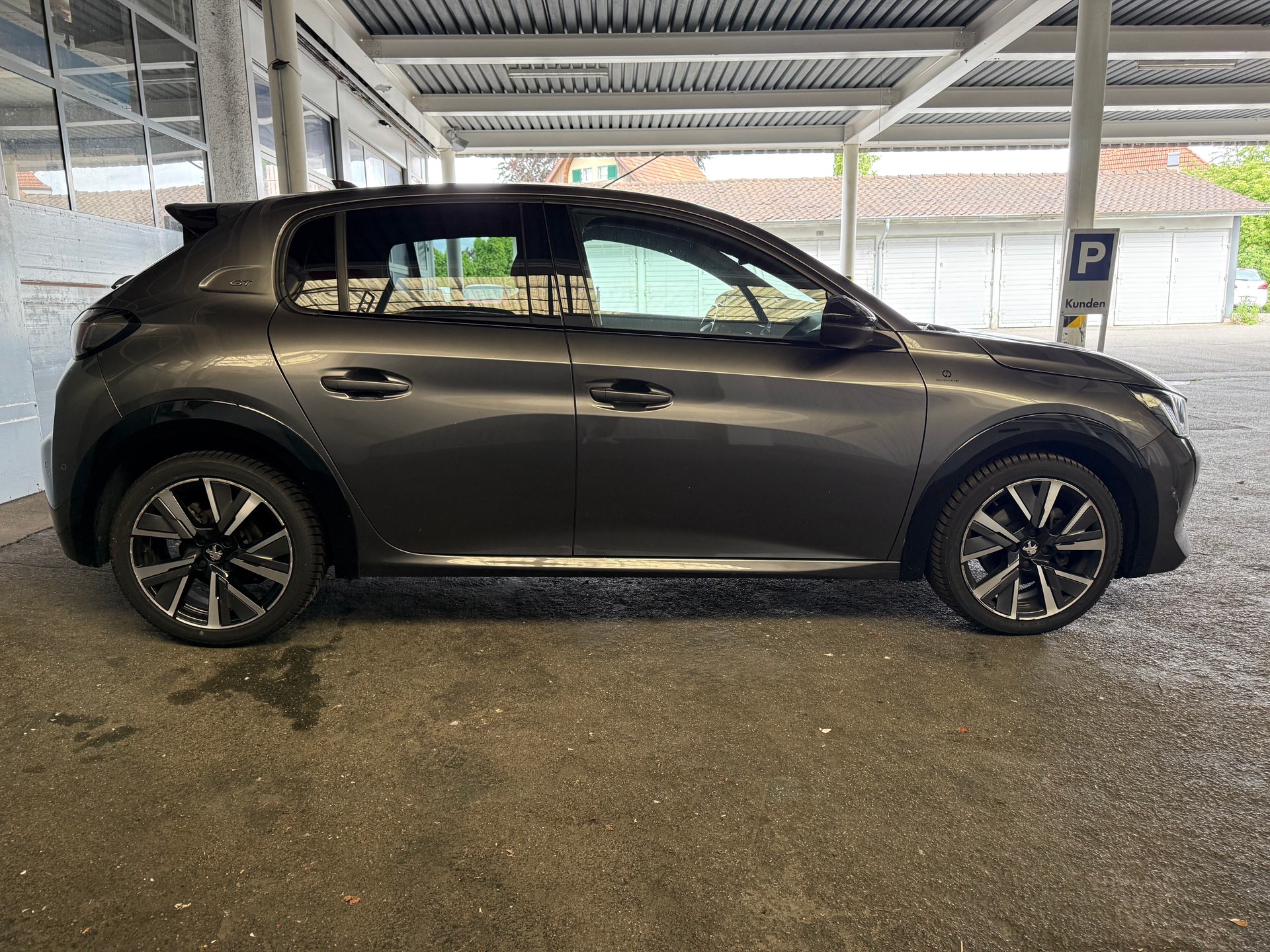 PEUGEOT 208 1.2 PureTech GT Pack EAT8-image-8