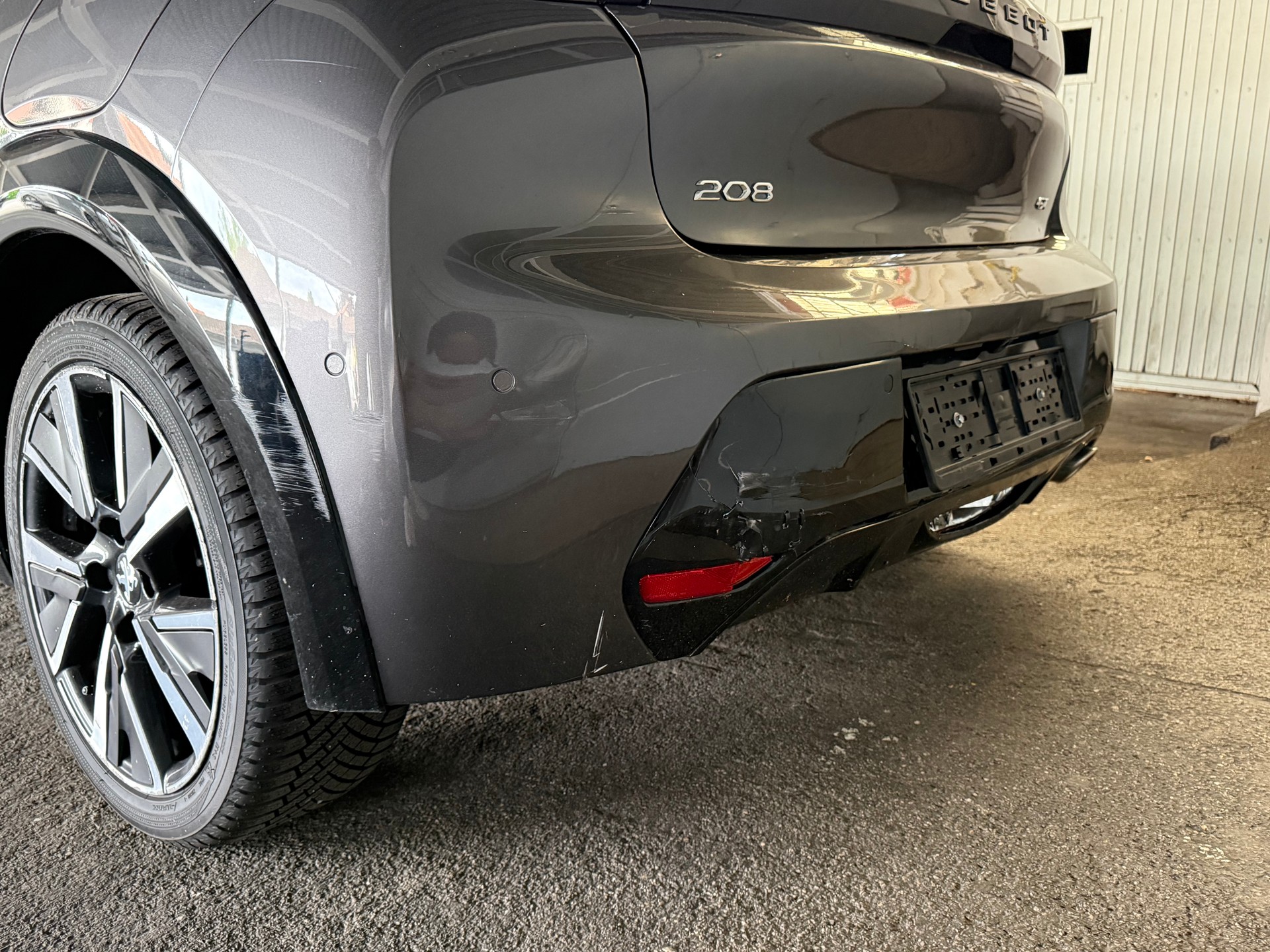 PEUGEOT 208 1.2 PureTech GT Pack EAT8-image-5