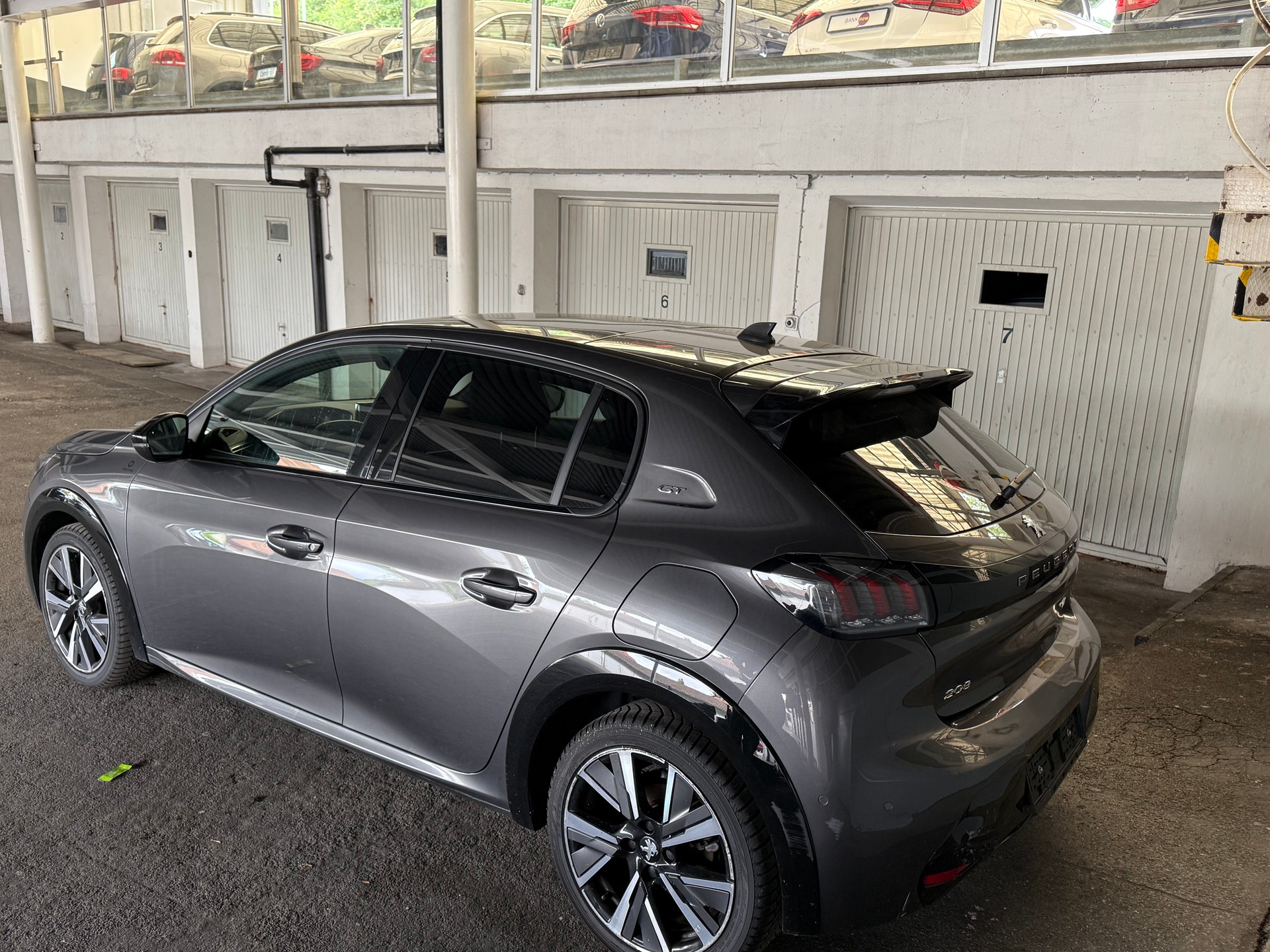 PEUGEOT 208 1.2 PureTech GT Pack EAT8-image-4