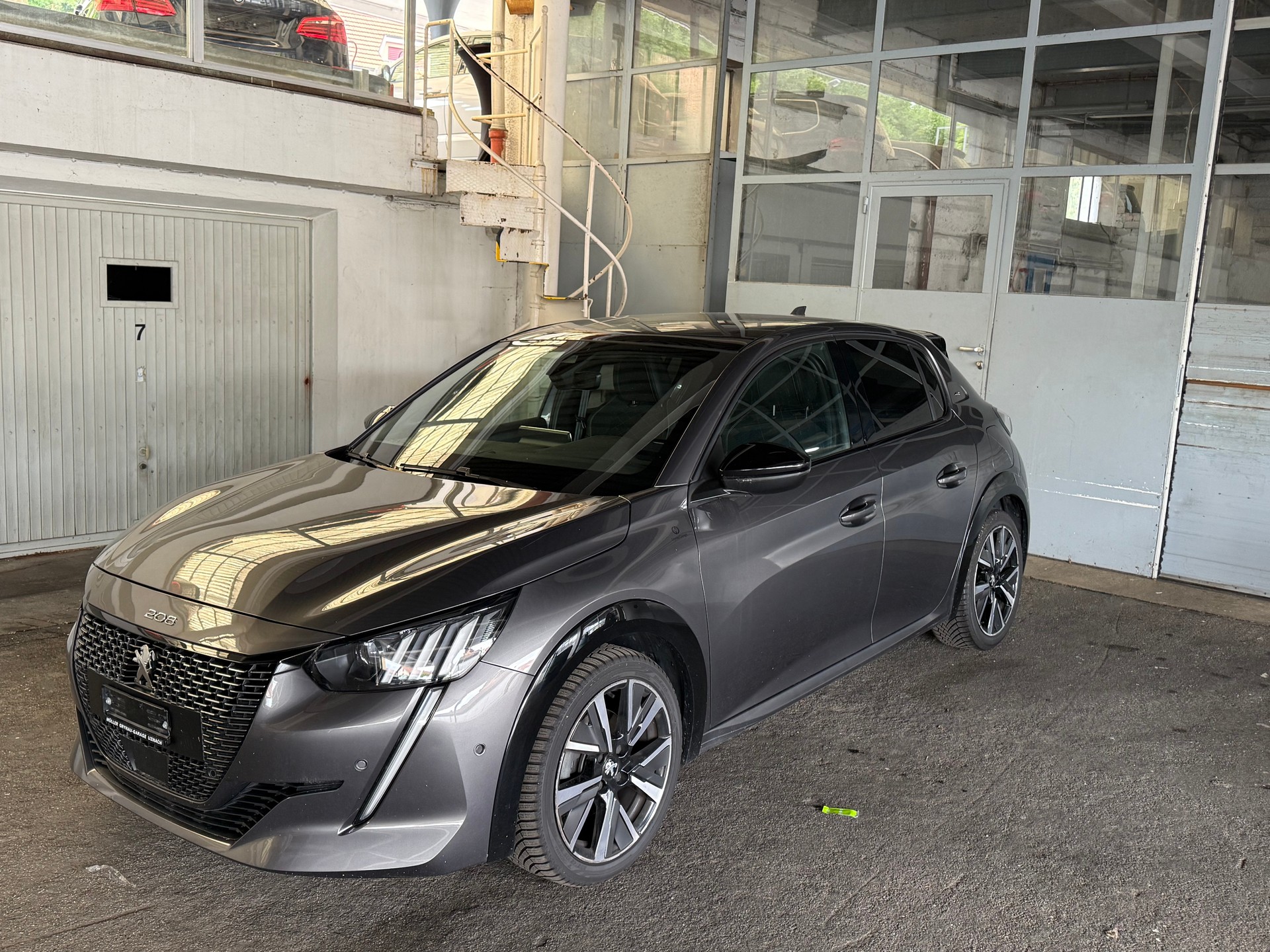 PEUGEOT 208 1.2 PureTech GT Pack EAT8-image-0