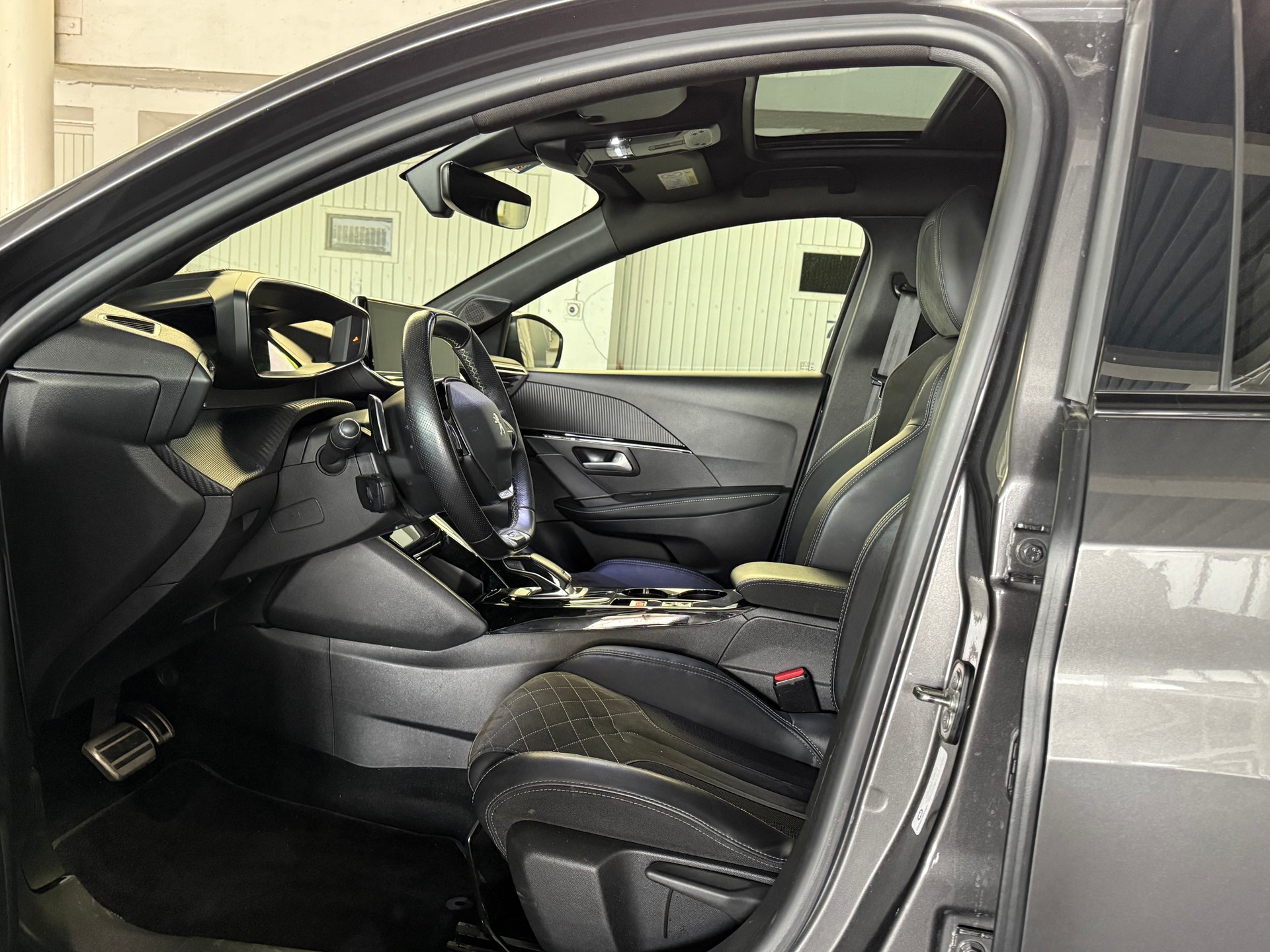 PEUGEOT 208 1.2 PureTech GT Pack EAT8-image-10
