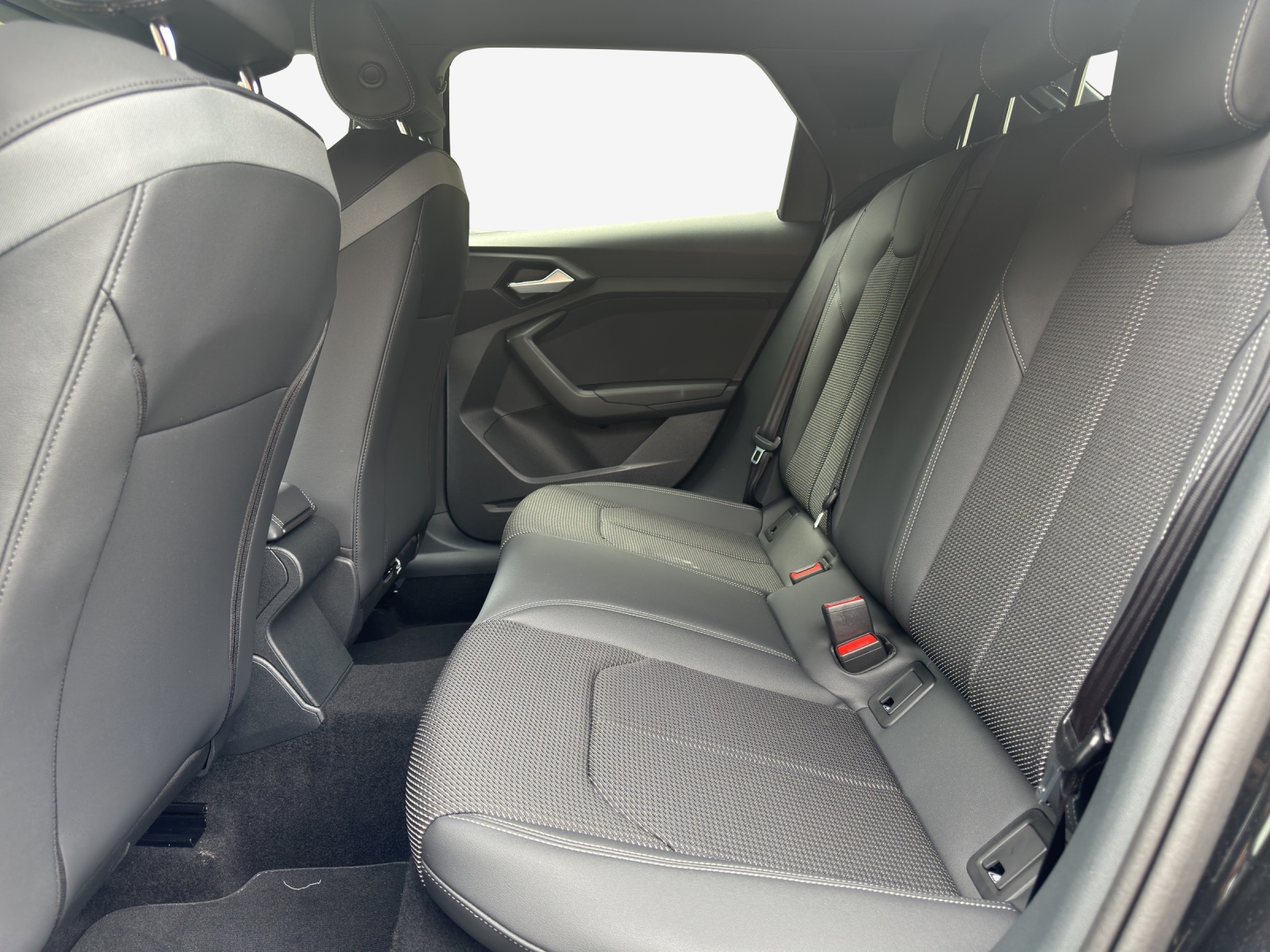 AUDI A1 Sportback 40 TFSI S Line S-tronic-image-11