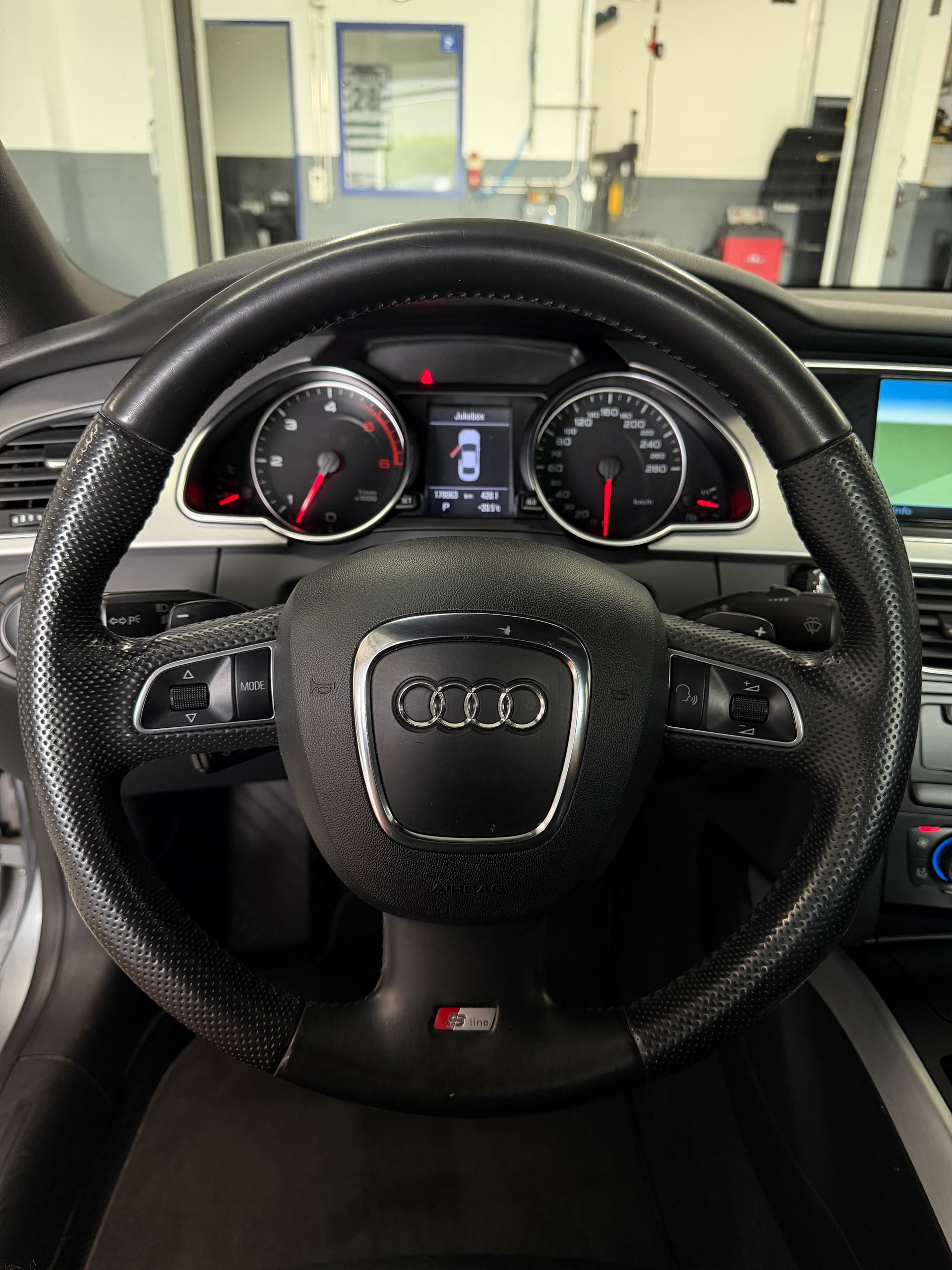 AUDI A5 Coupé 3.0 TDI quattro S-LINE-image-8