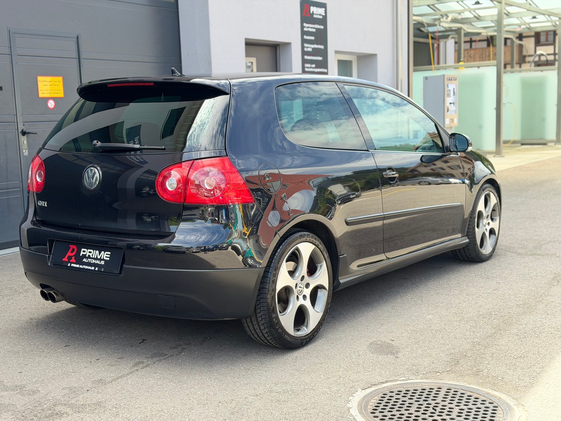 VW Golf 2.0 TFSI GTI-showroom-element-1