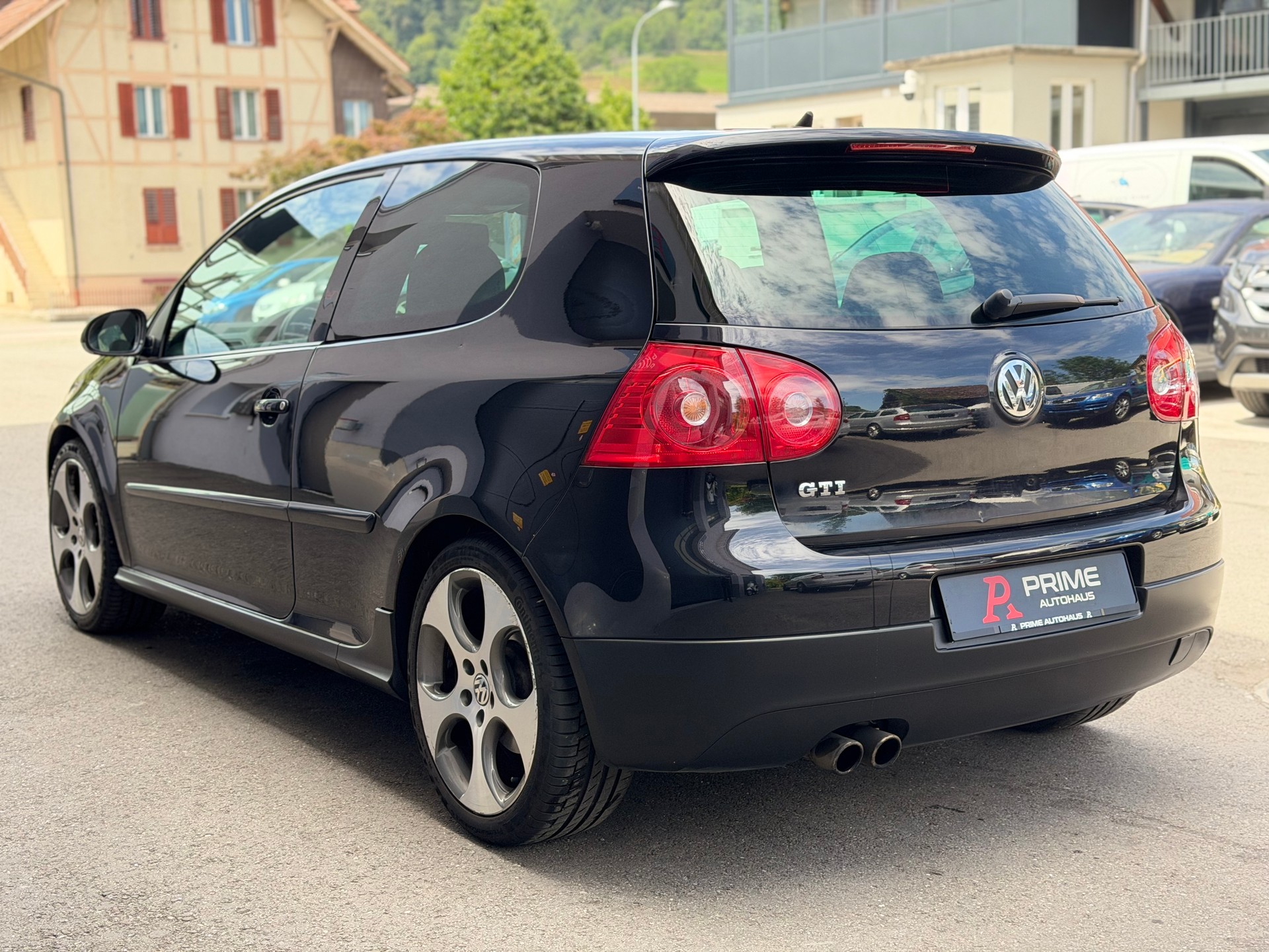 VW Golf 2.0 TFSI GTI-showroom-element-2