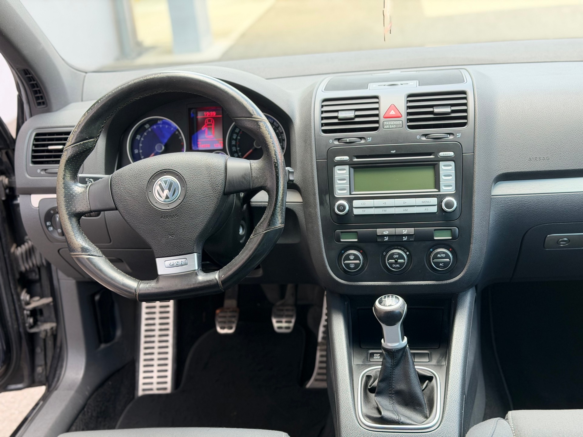 VW Golf 2.0 TFSI GTI-image-8