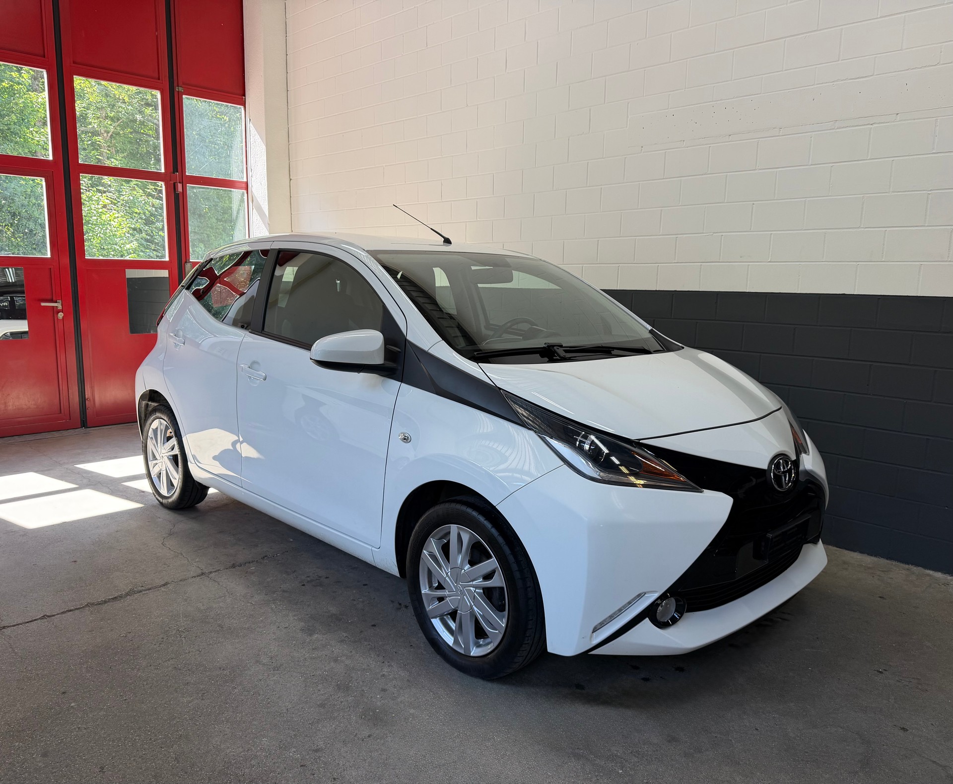 TOYOTA Aygo 1.0 VVT-i x-cite //NEU AB MFK!