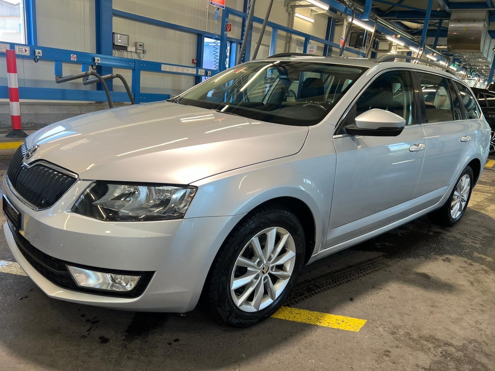 SKODA Octavia Combi 2.0 TDI Style 4x4 DSG-image-0
