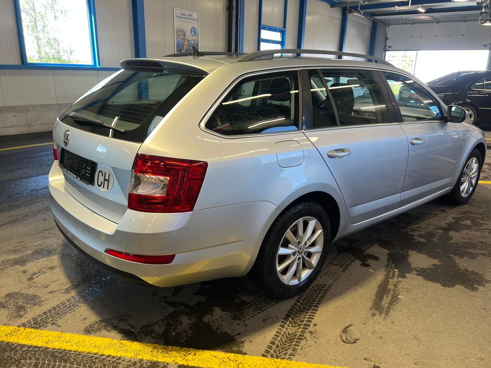 SKODA Octavia Combi 2.0 TDI Style 4x4 DSG-image-2
