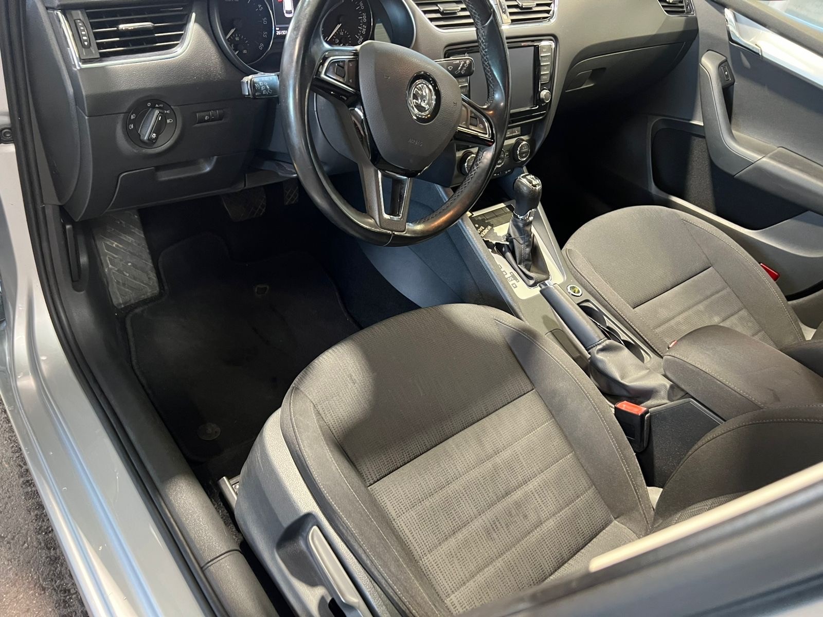 SKODA Octavia Combi 2.0 TDI Style 4x4 DSG-image-4