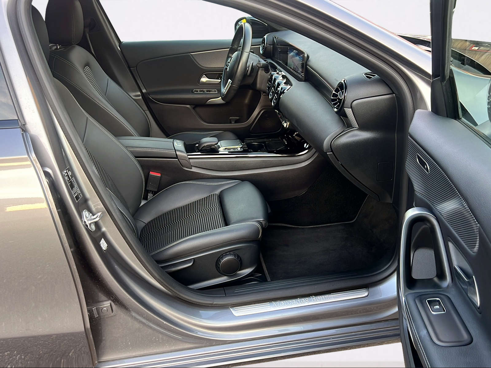 MERCEDES-BENZ A 180 Night Star 7G-DCT-image-1