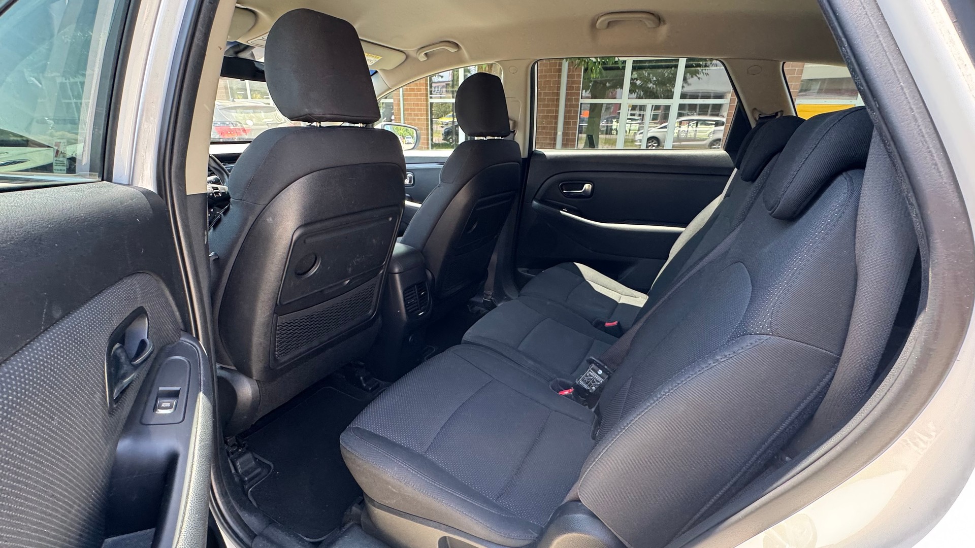 KIA Carens 1.7 CRDi Style-image-6
