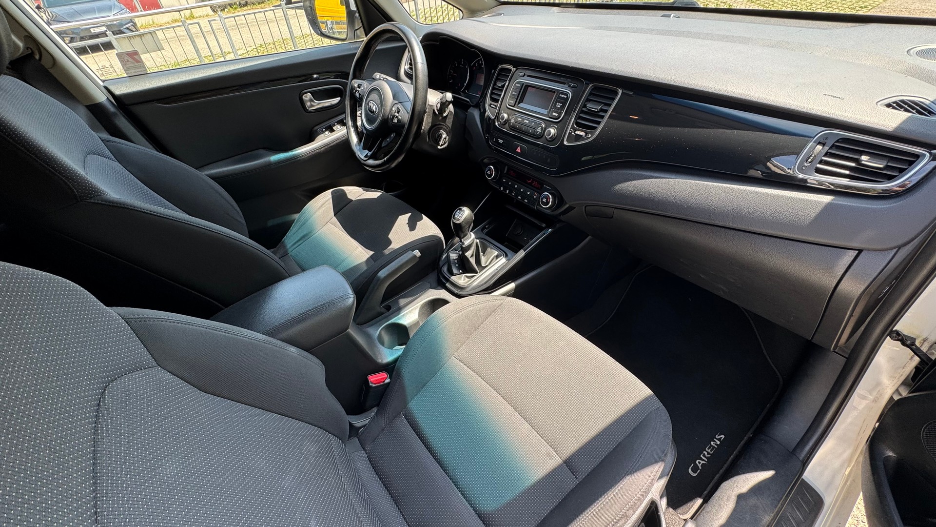 KIA Carens 1.7 CRDi Style-image-8